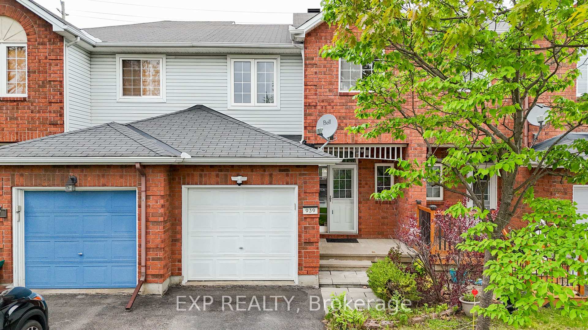 Front of 939 Markwick Crescent
