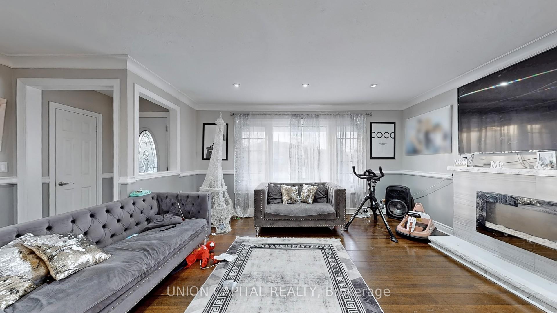 Photo 2 of 735 Tennyson Avenue, Oshawa, Donevan — HOMEH