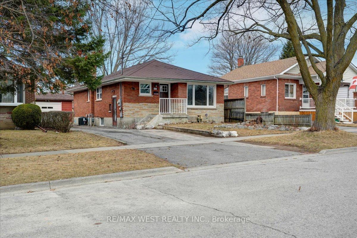 Photo 1 of 430 Ridgeway Avenue, Oshawa, McLaughlin — HOMEH