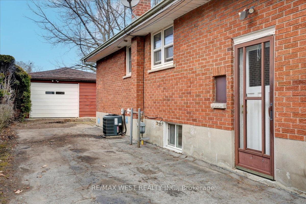 Photo 2 of 430 Ridgeway Avenue, Oshawa, McLaughlin — HOMEH