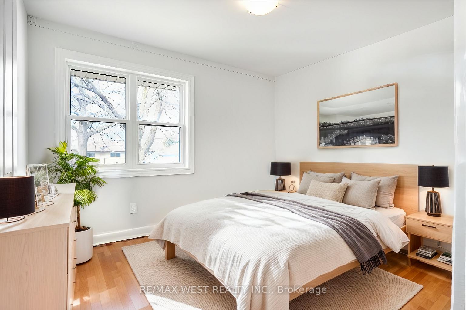 Photo 7 of 430 Ridgeway Avenue, Oshawa, McLaughlin — HOMEH