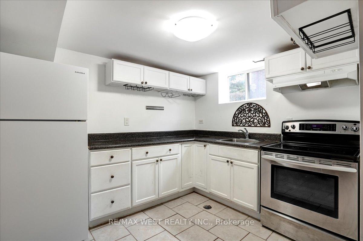 Photo 8 of 430 Ridgeway Avenue, Oshawa, McLaughlin — HOMEH