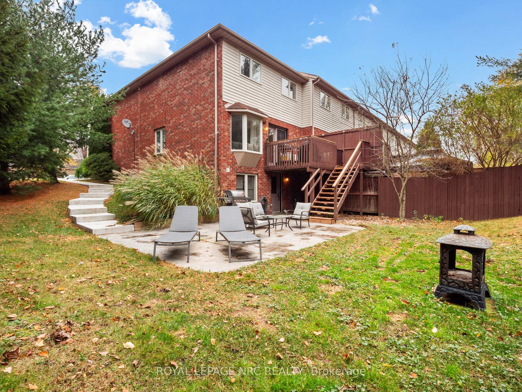 Photo 3 of 210 Lawrence Lane, Pelham, Fonthill — HOMEH