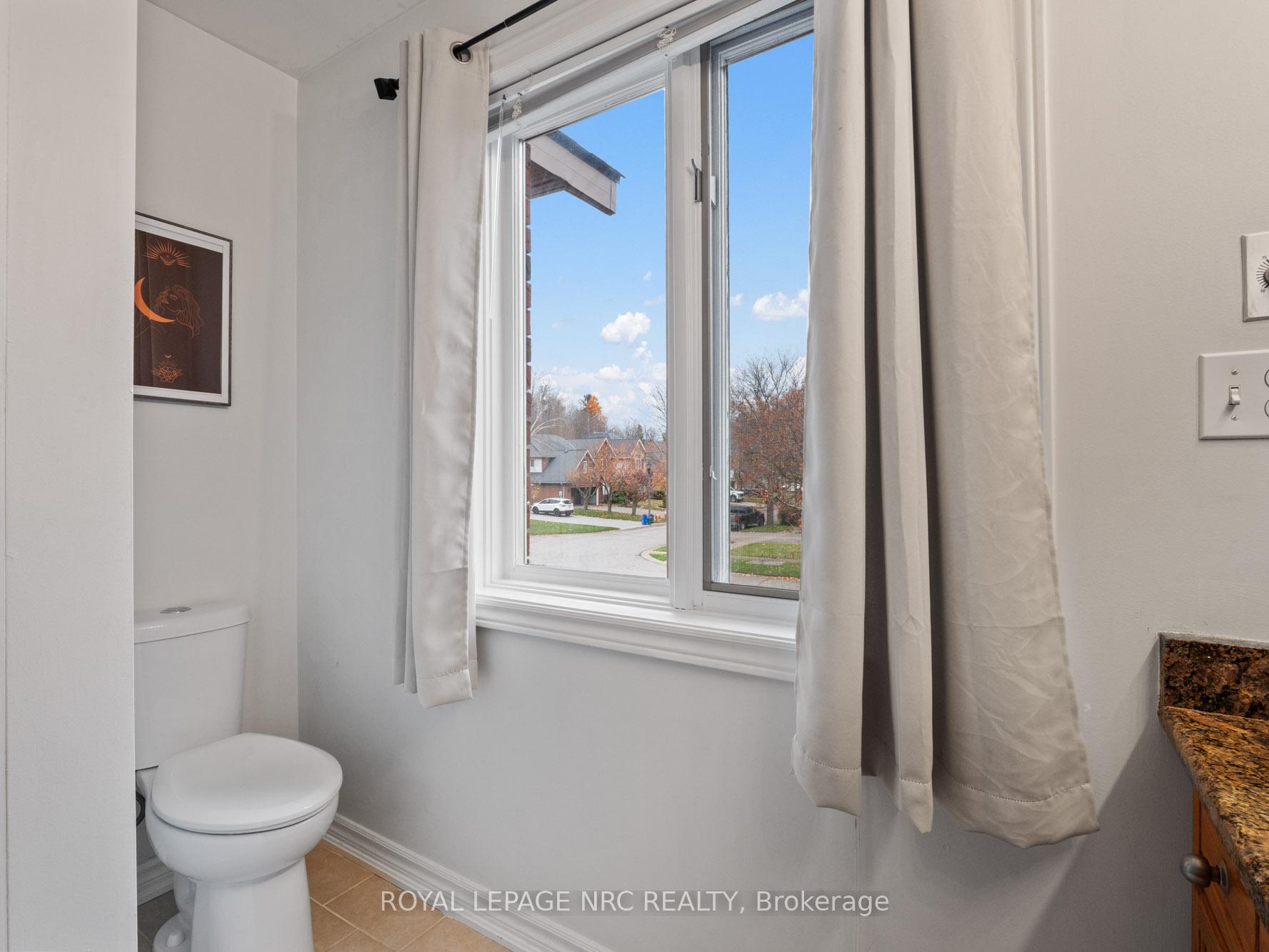Photo 24 of 210 Lawrence Lane, Pelham, Fonthill — HOMEH