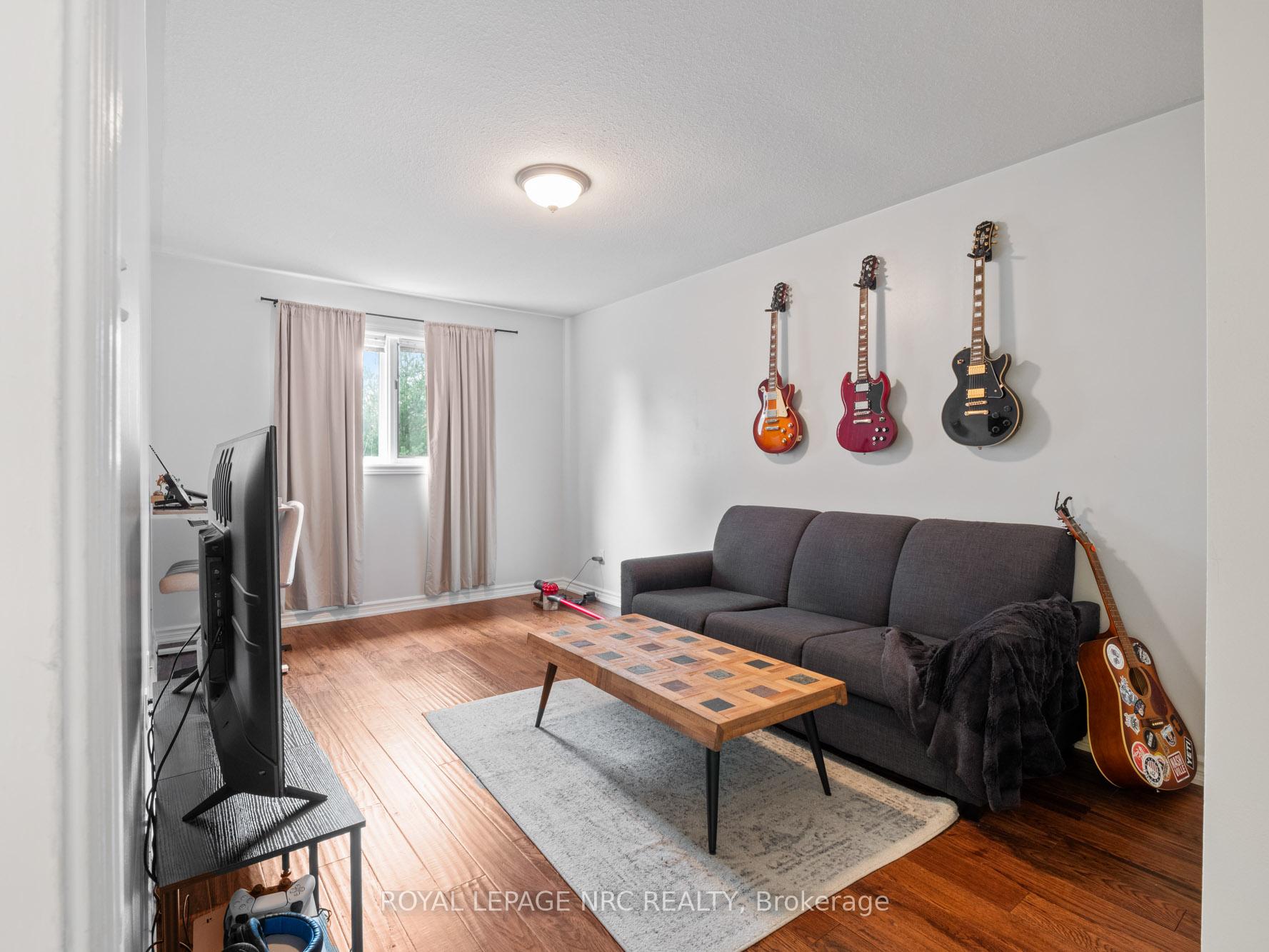 Photo 26 of 210 Lawrence Lane, Pelham, Fonthill — HOMEH