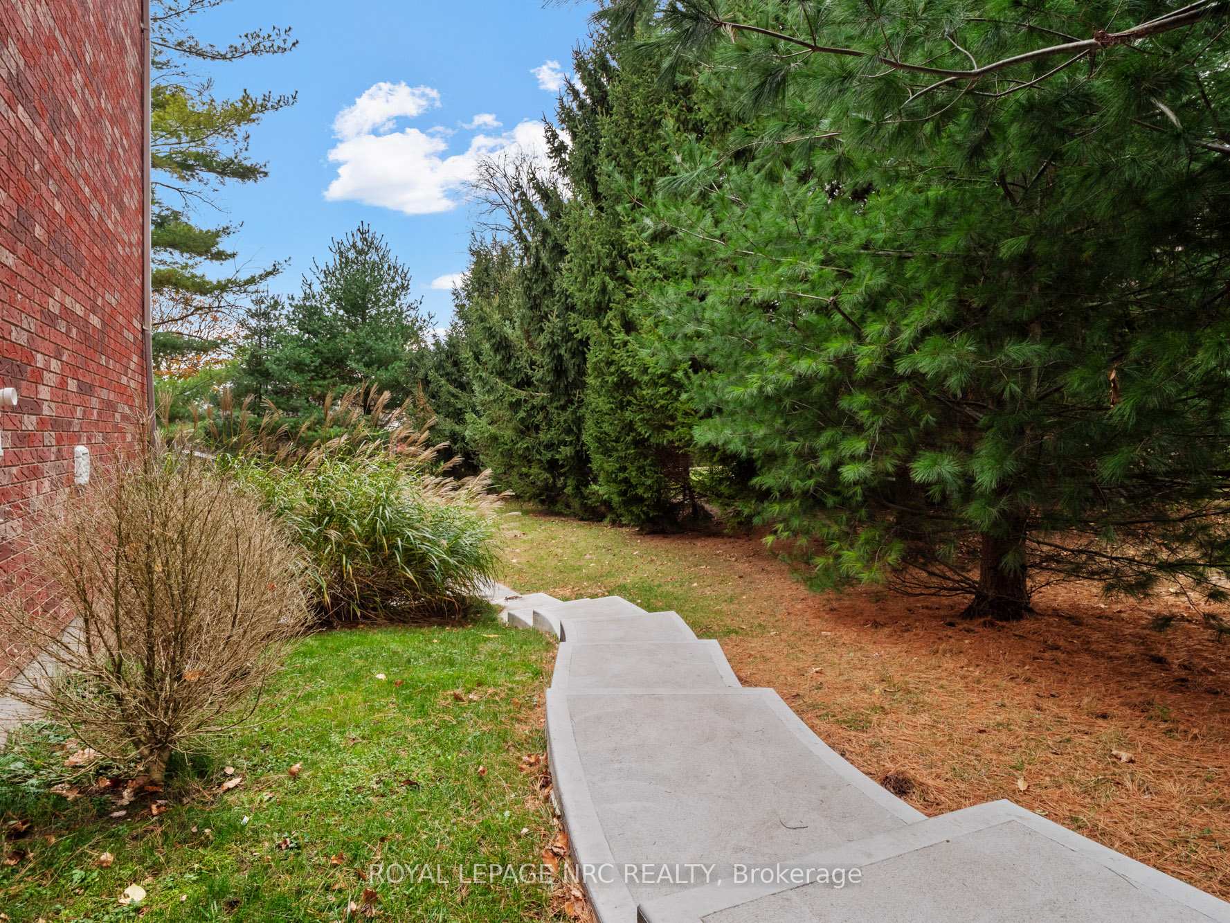 Photo 29 of 210 Lawrence Lane, Pelham, Fonthill — HOMEH