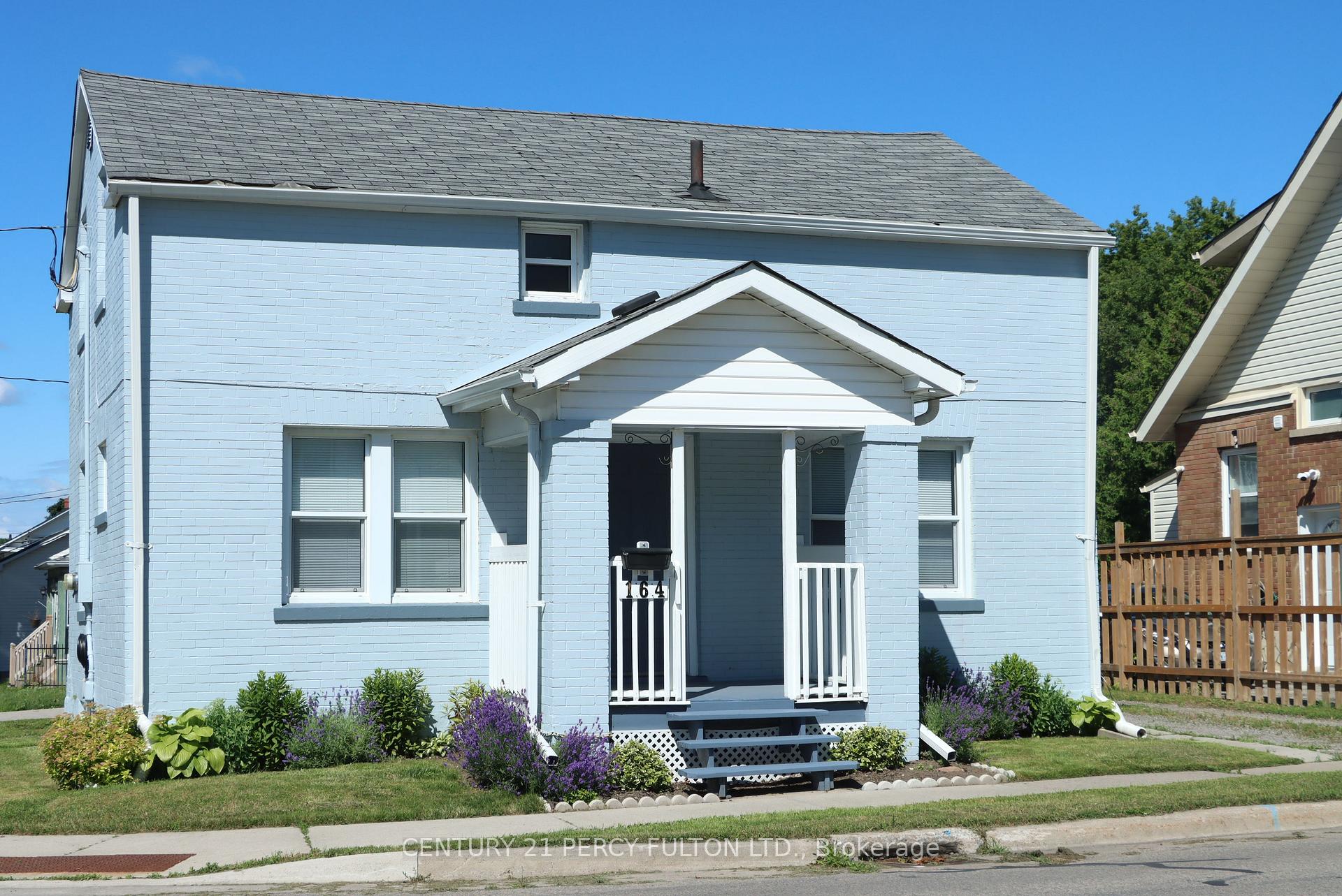 Front of 164 Centre Street N