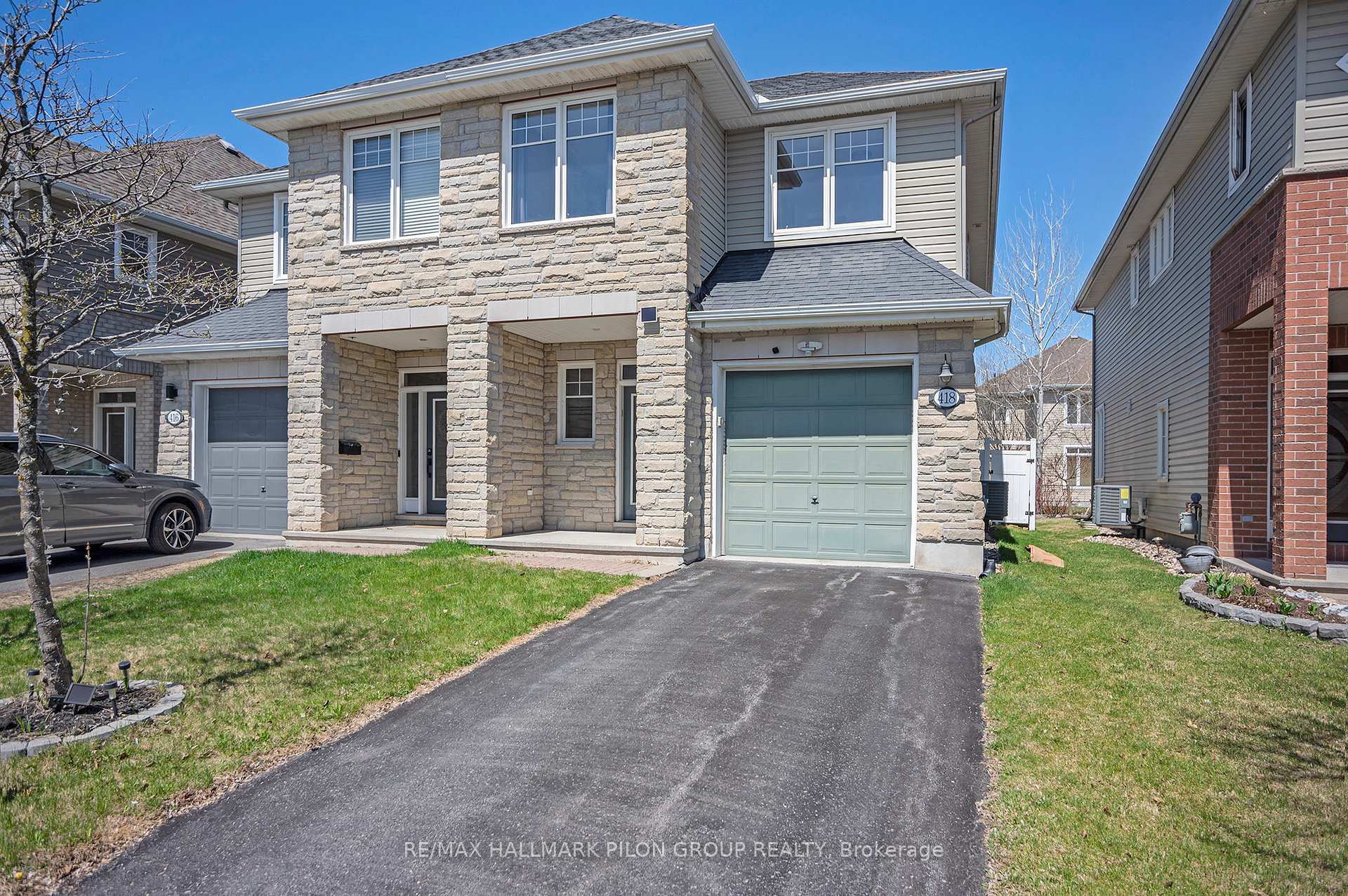 Front of 418 Rochefort Circle