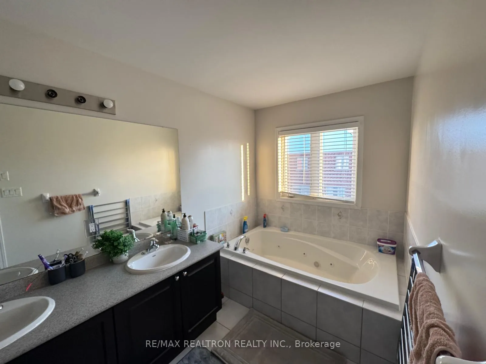 Photo 13 of 1547 Winville Road E, Pickering, Duffin Heights — HOMEH