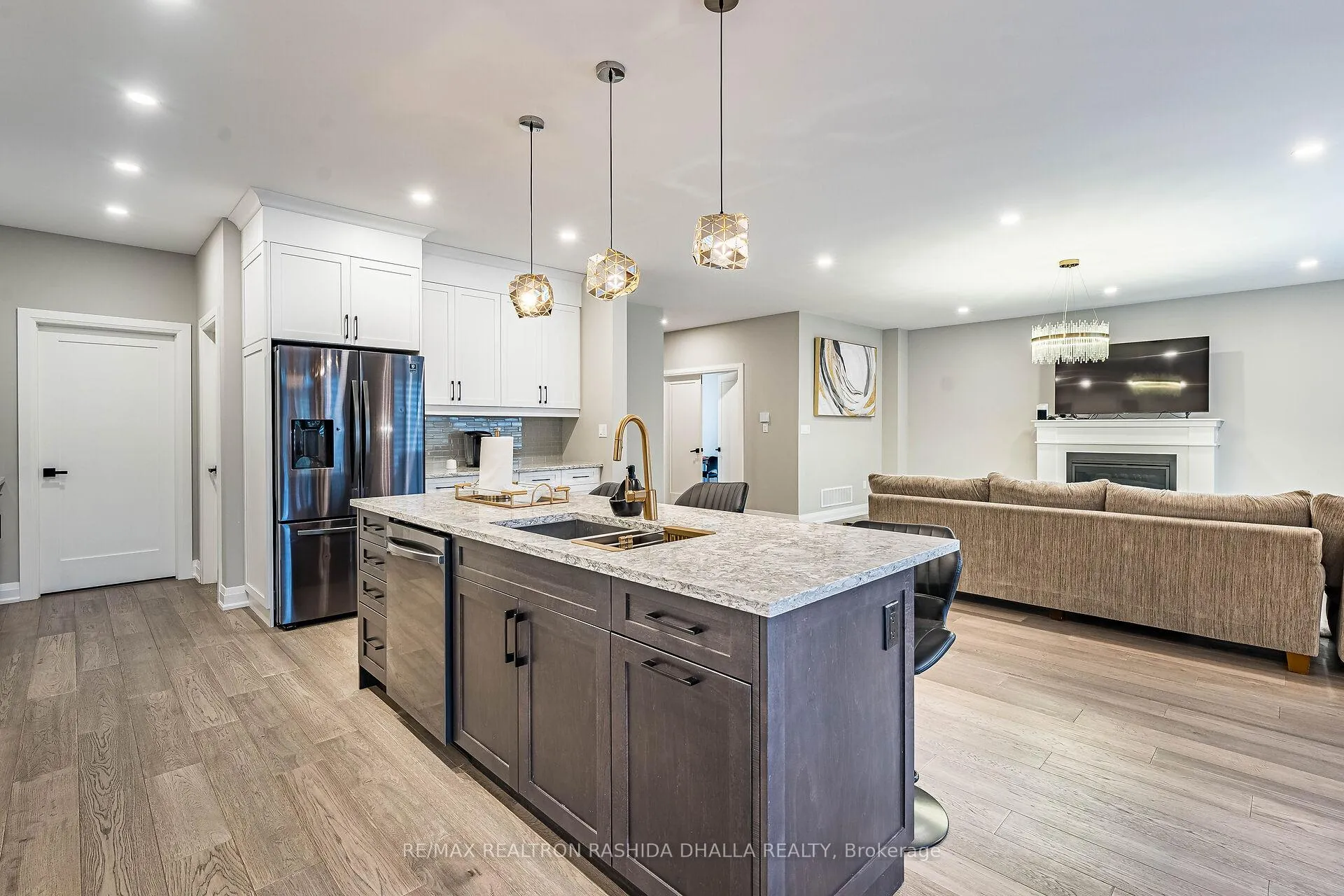 Photo 12 of 773 Adelaide Avenue W, Oshawa, McLaughlin — HOMEH