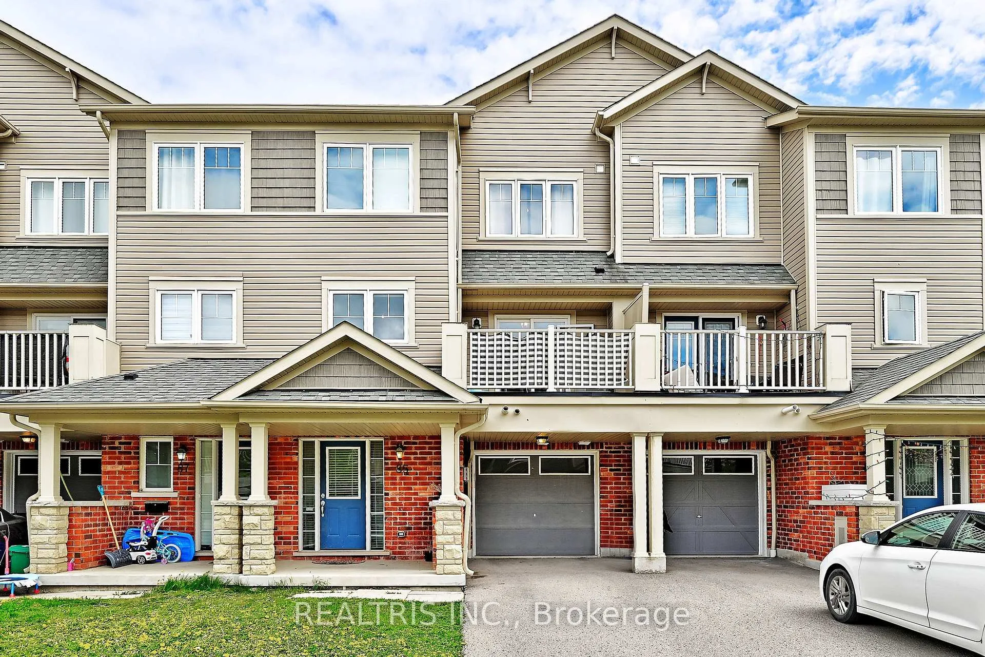 Photo 2 of 85 Tabaret Crescent, Oshawa, Windfields — HOMEH