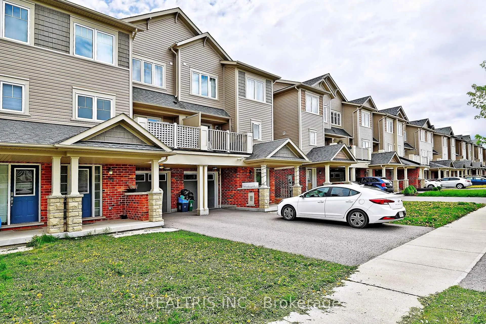 Photo 3 of 85 Tabaret Crescent, Oshawa, Windfields — HOMEH