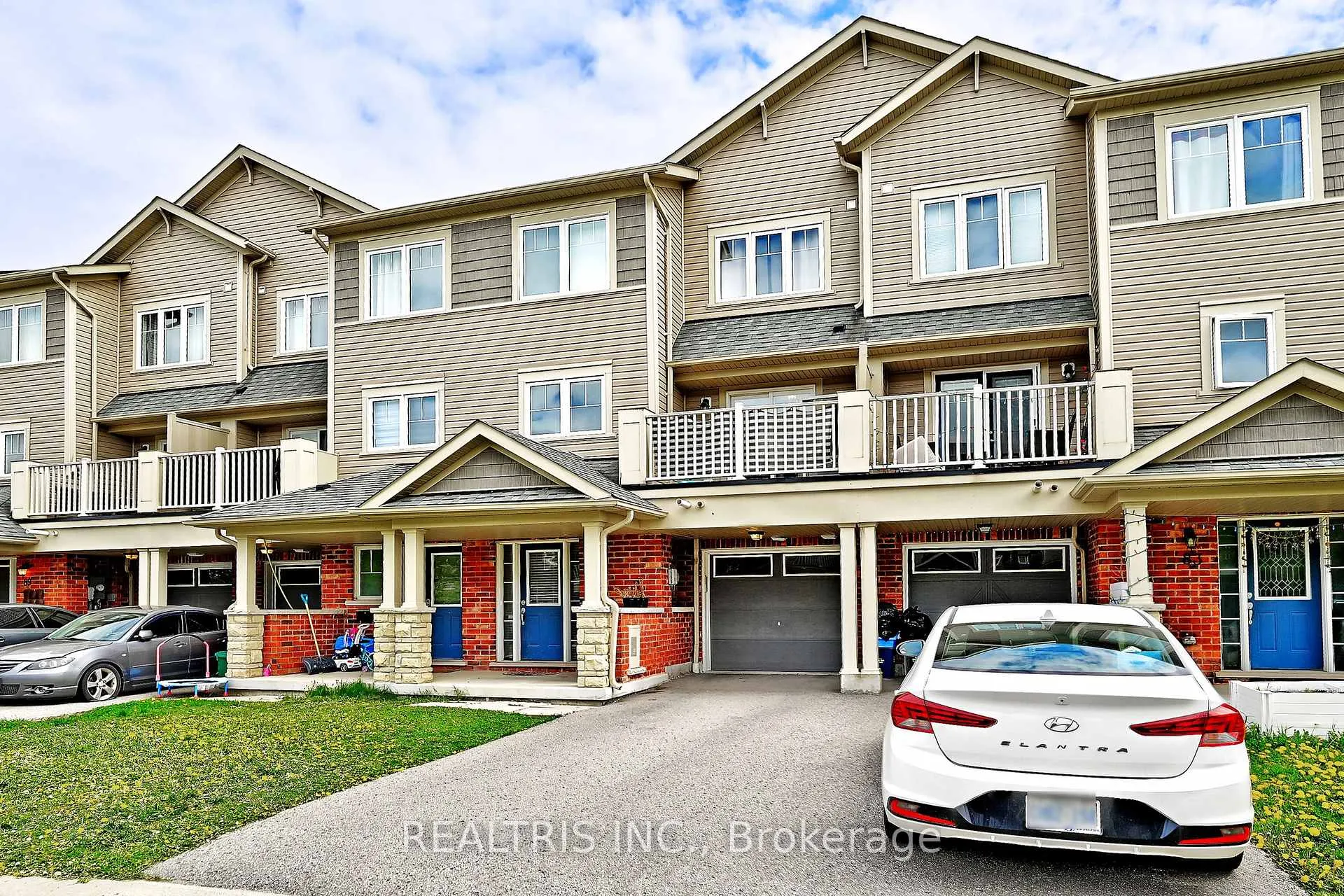 Photo 4 of 85 Tabaret Crescent, Oshawa, Windfields — HOMEH