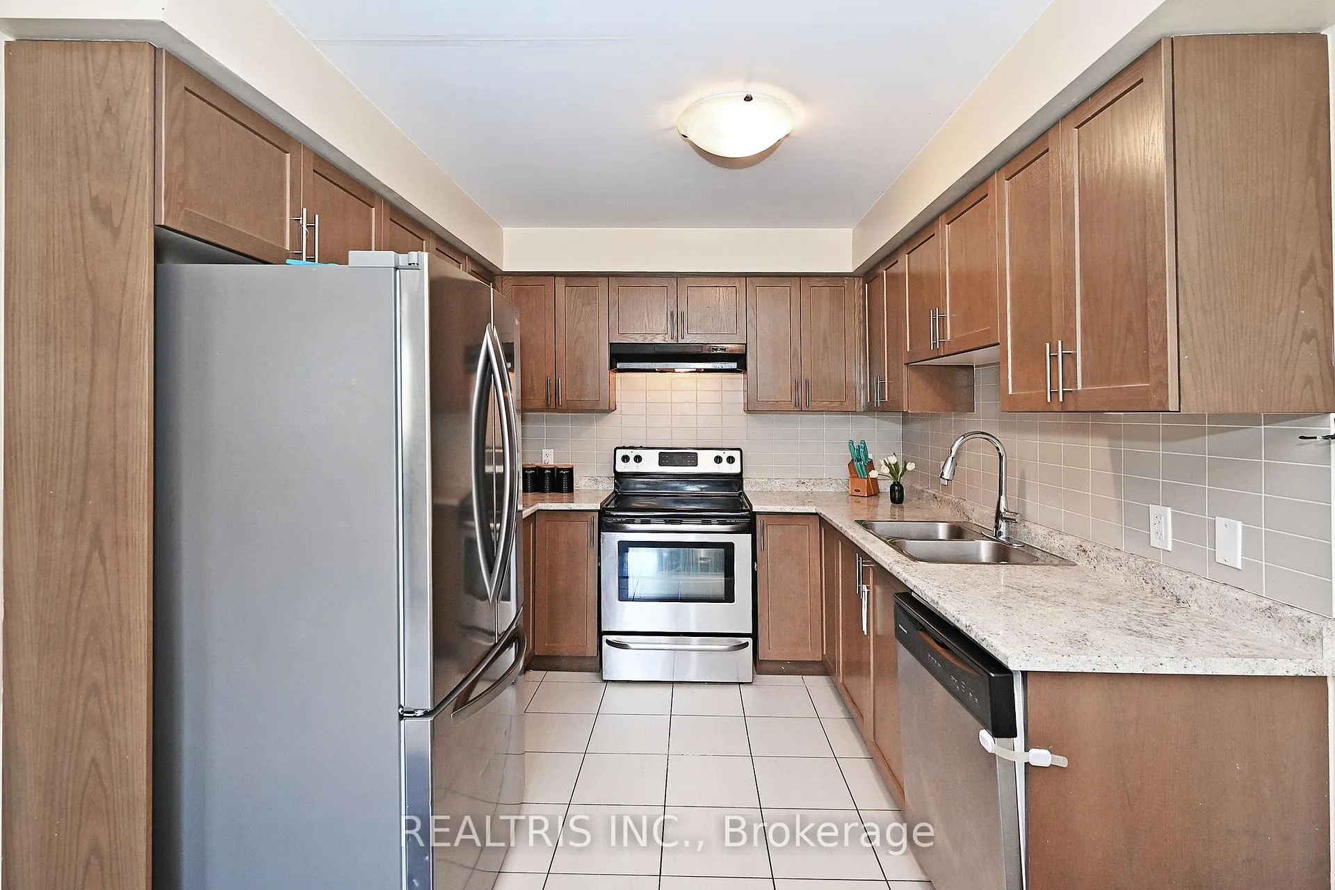 Photo 23 of 85 Tabaret Crescent, Oshawa, Windfields — HOMEH