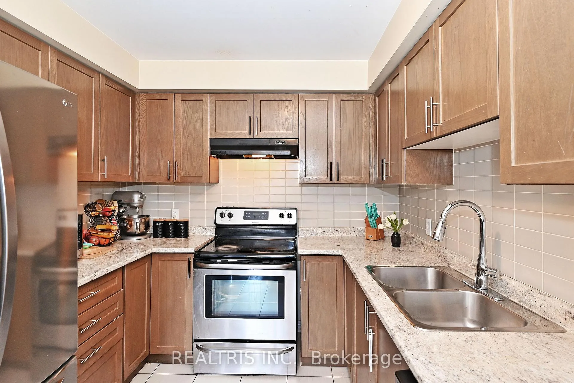 Photo 25 of 85 Tabaret Crescent, Oshawa, Windfields — HOMEH