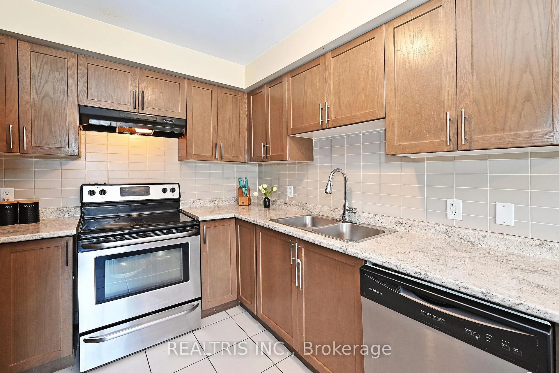 Photo 26 of 85 Tabaret Crescent, Oshawa, Windfields — HOMEH