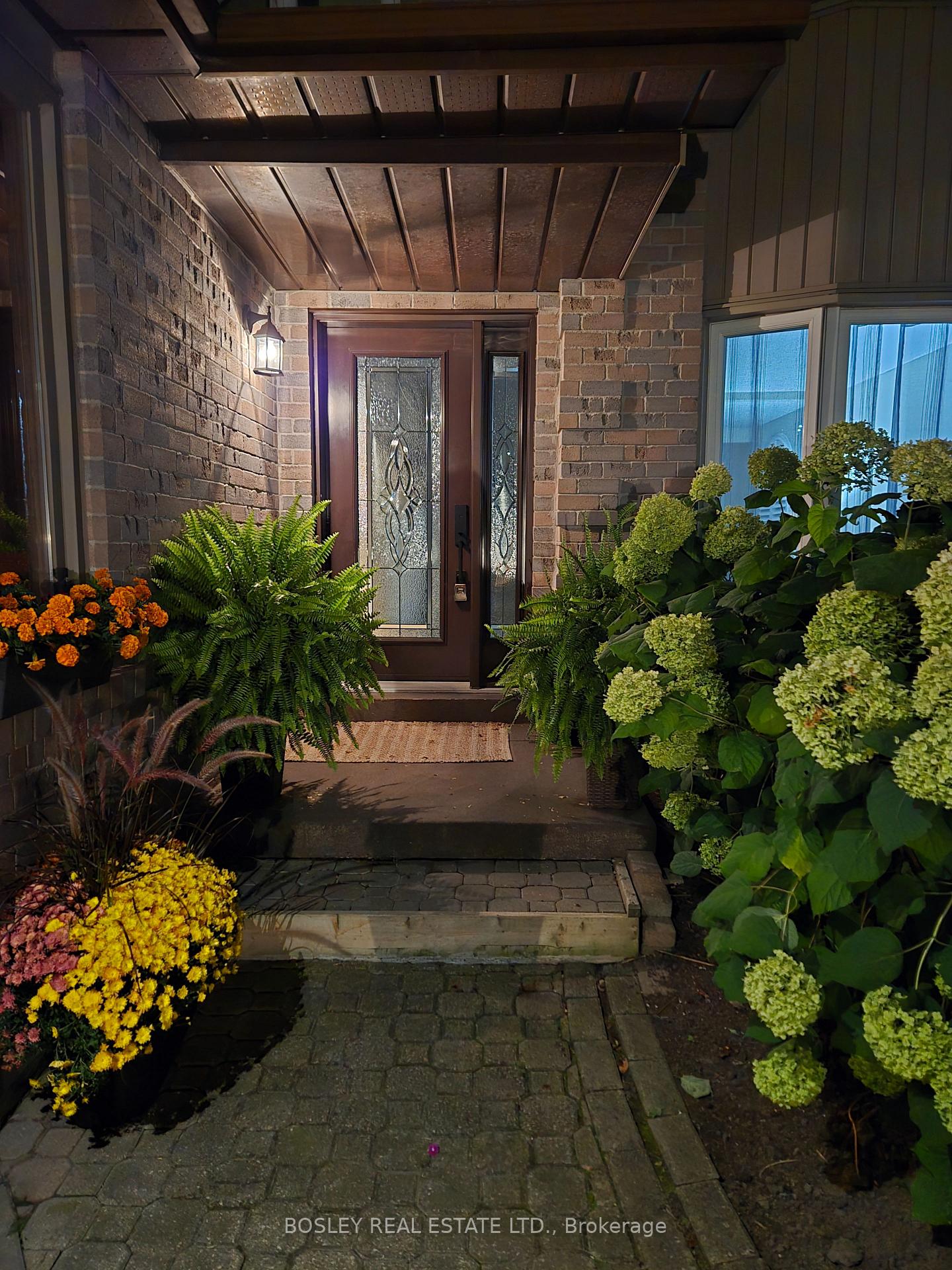 Photo 4 of 769 Lochness Crescent, Oshawa, McLaughlin — HOMEH