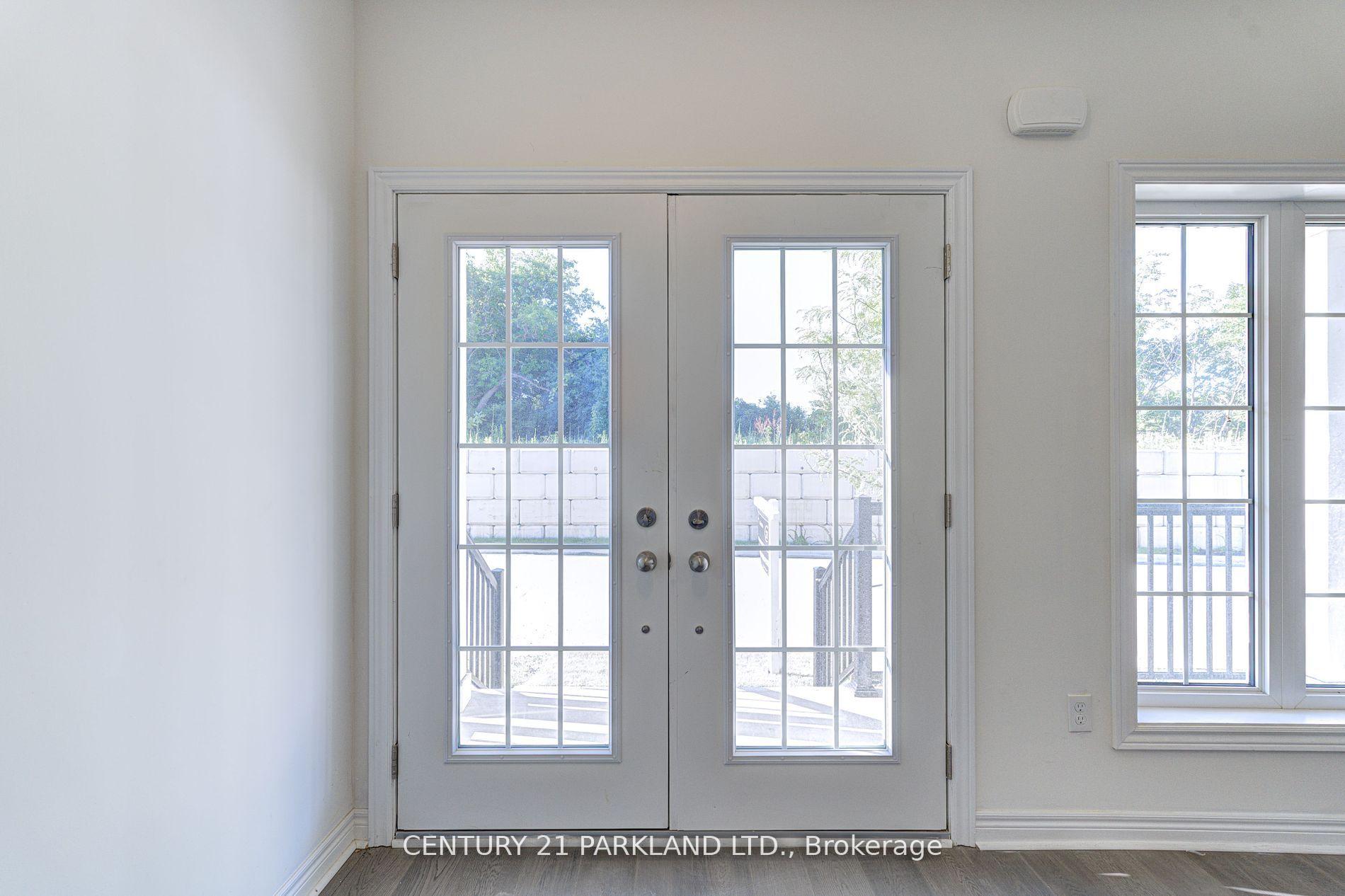 Photo 3 of Unit POTL #4, 1741 Fairport Road, Pickering, Dunbarton — HOMEH