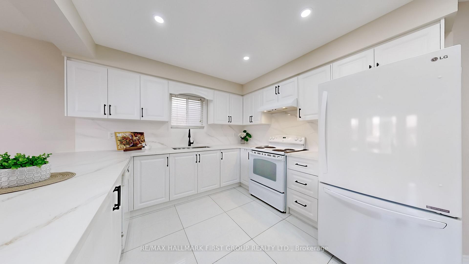 Photo 12 of 1552 Avonmore Square, Pickering, Town Centre — HOMEH