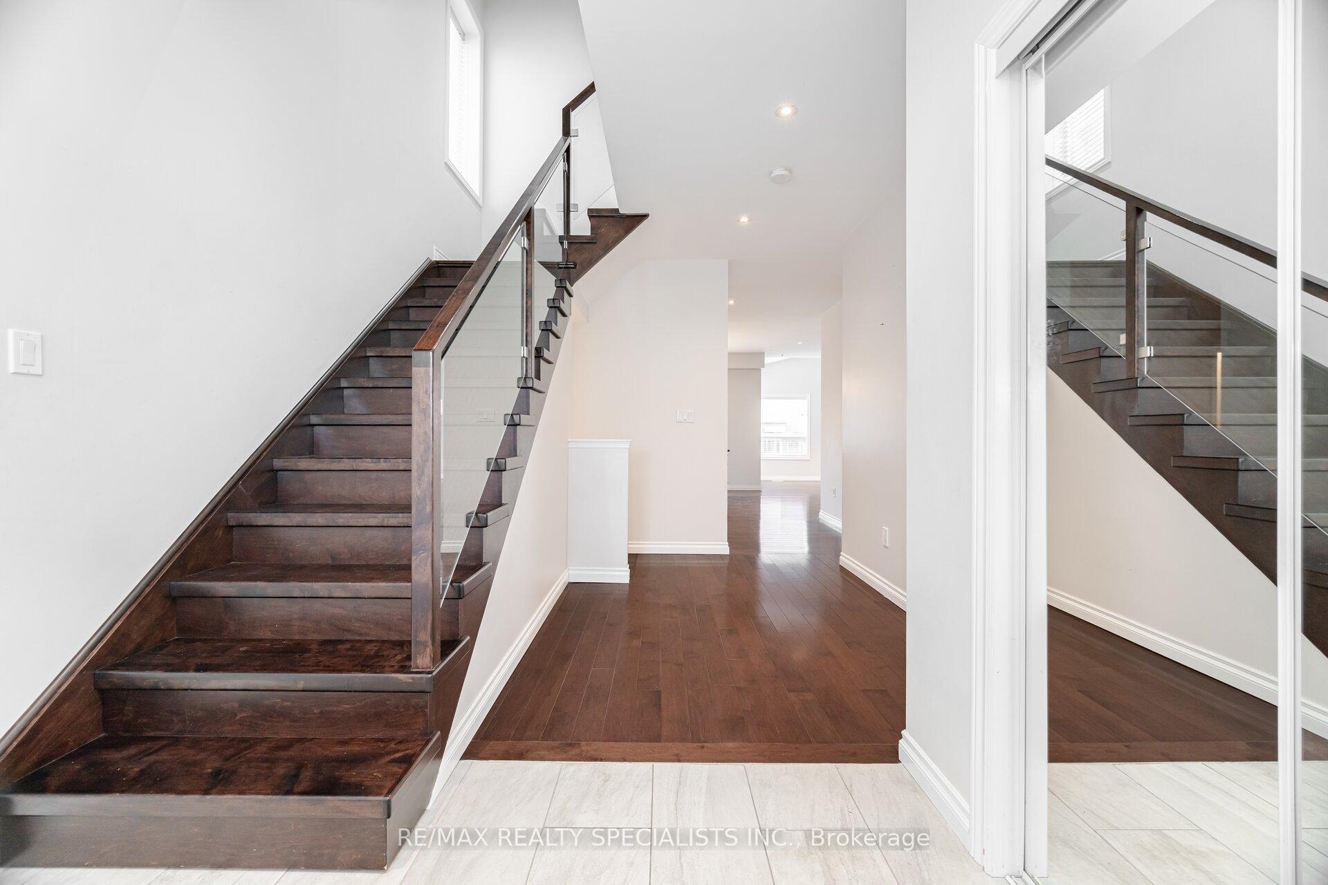 Photo 7 of 981 Kennedy Circle, Milton, Coates — HOMEH