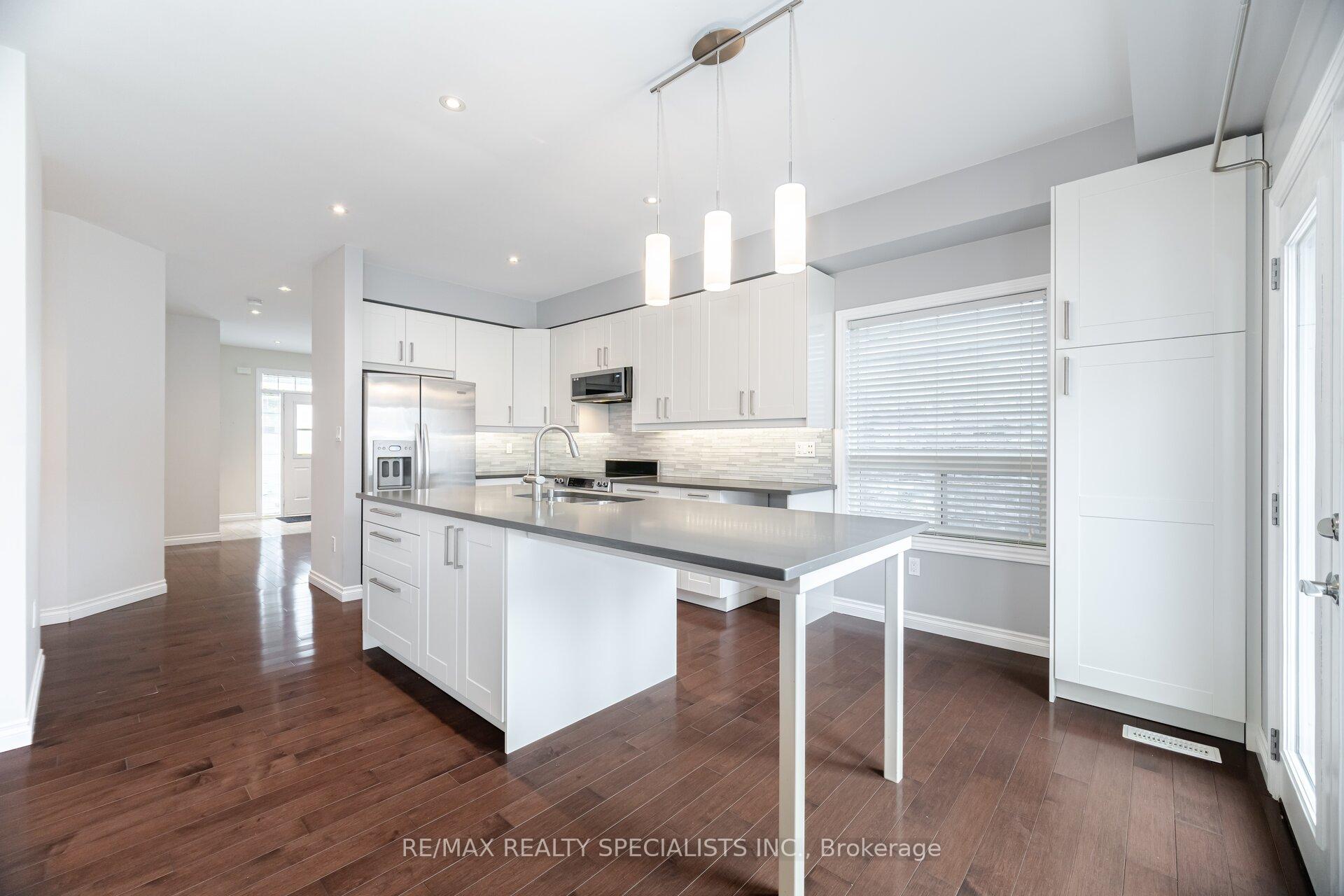 Photo 8 of 981 Kennedy Circle, Milton, Coates — HOMEH