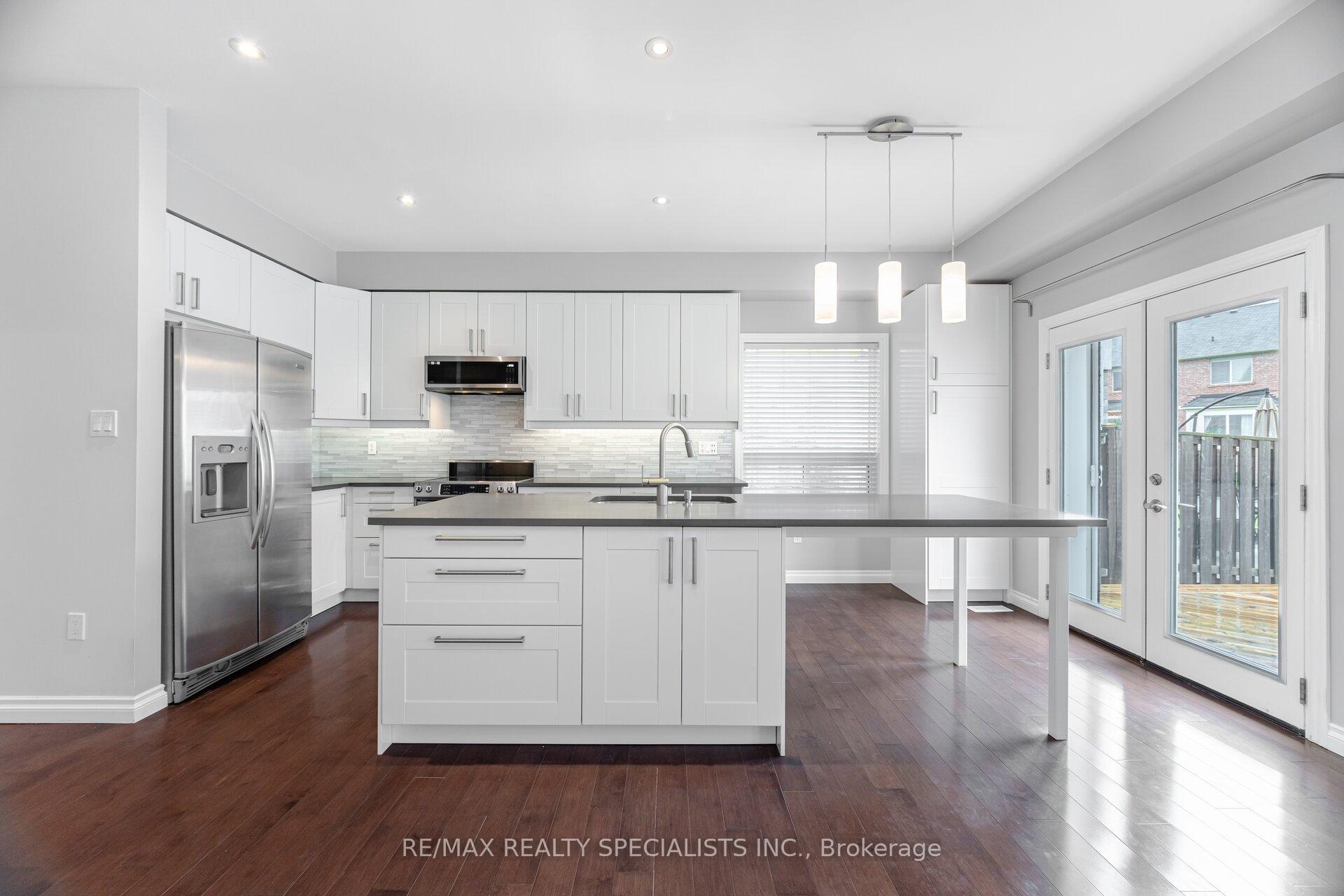 Photo 9 of 981 Kennedy Circle, Milton, Coates — HOMEH