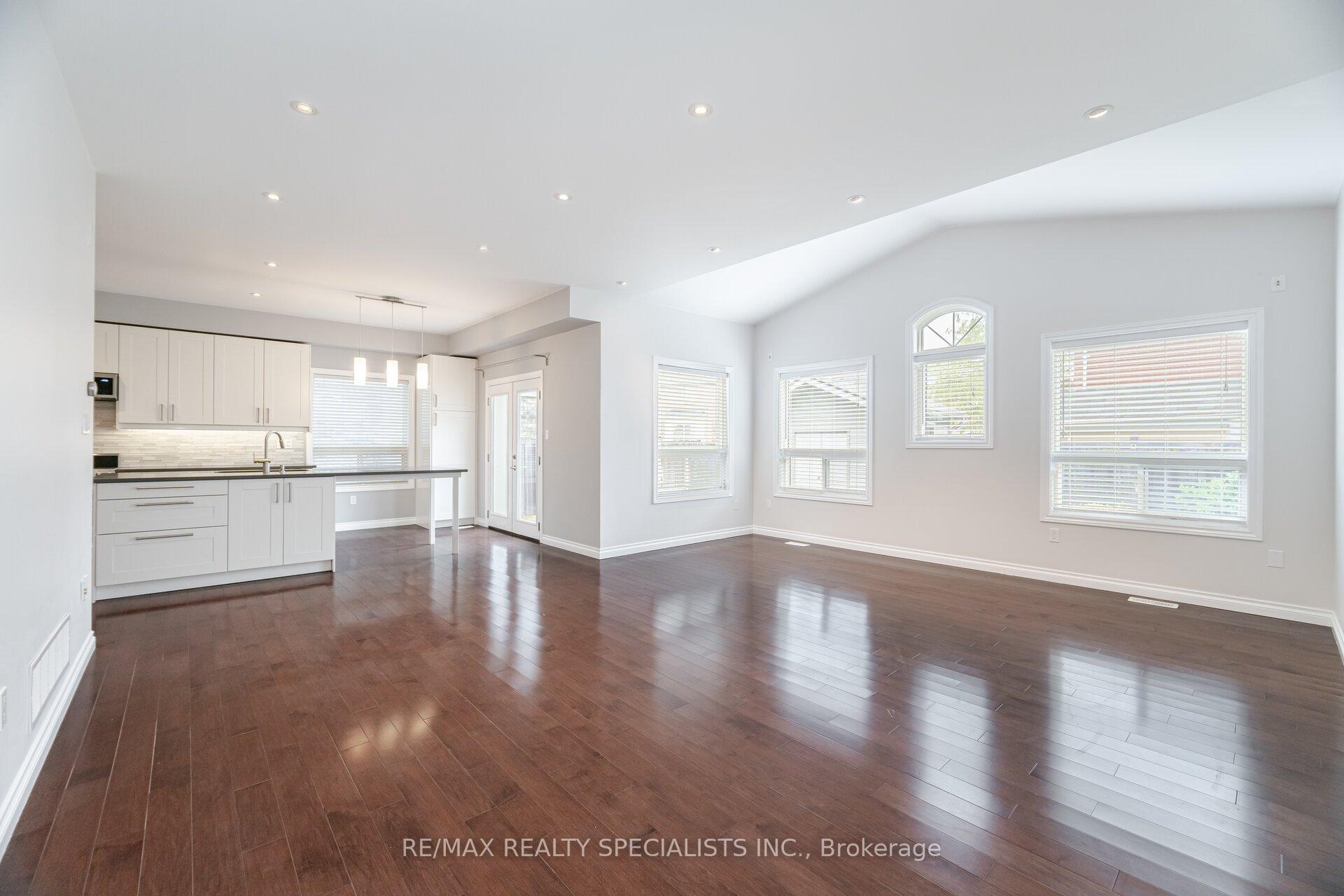 Photo 16 of 981 Kennedy Circle, Milton, Coates — HOMEH