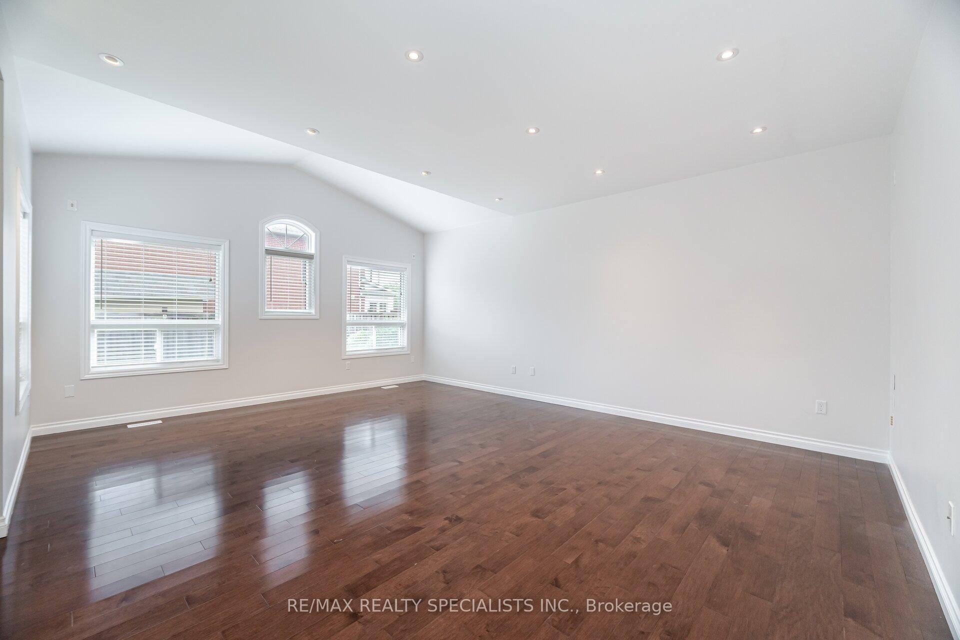 Photo 17 of 981 Kennedy Circle, Milton, Coates — HOMEH