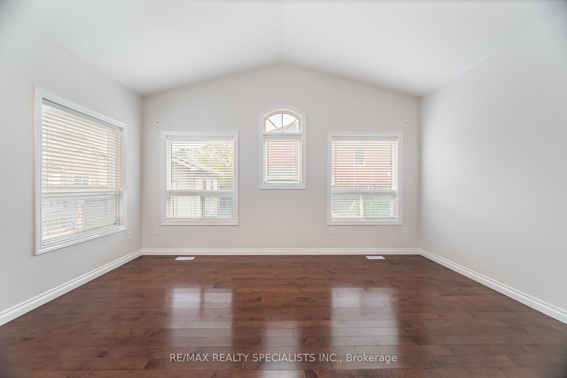 Photo 19 of 981 Kennedy Circle, Milton, Coates — HOMEH