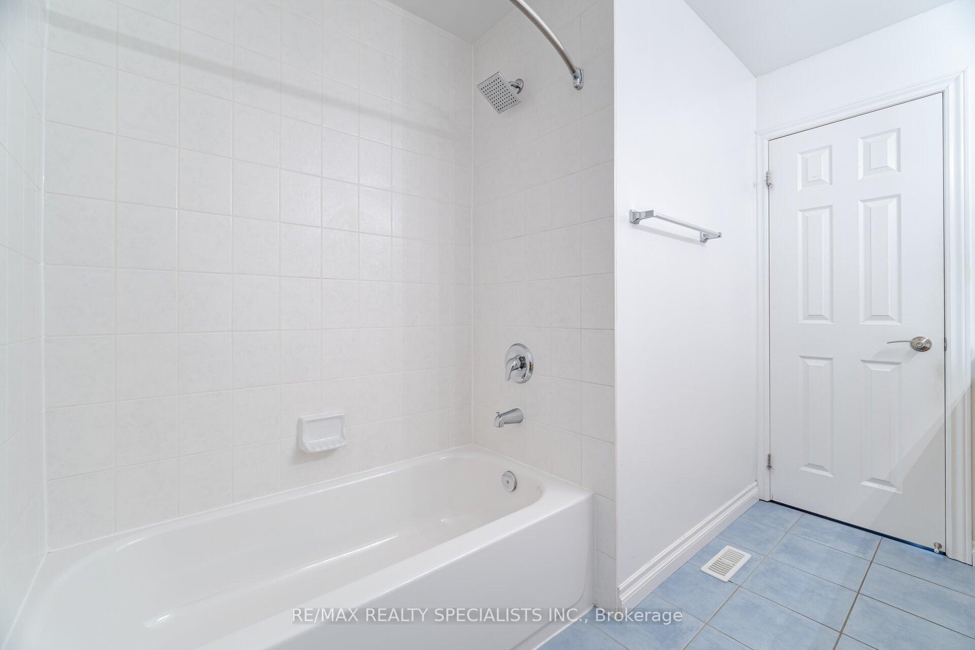 Photo 35 of 981 Kennedy Circle, Milton, Coates — HOMEH