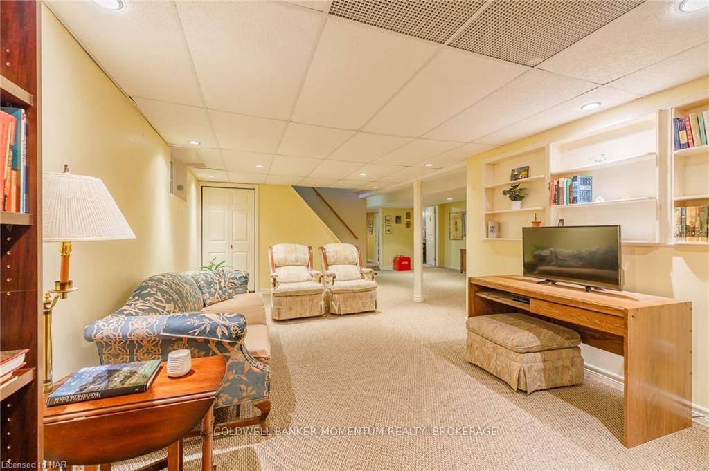 Photo 23 of 18 Alan Cr, Pelham, Fonthill — HOMEH