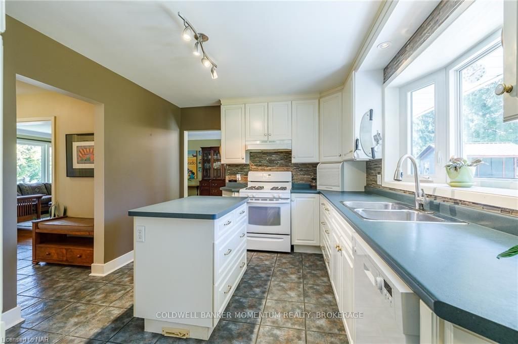 Photo 12 of 18 Alan Cr, Pelham, Fonthill — HOMEH
