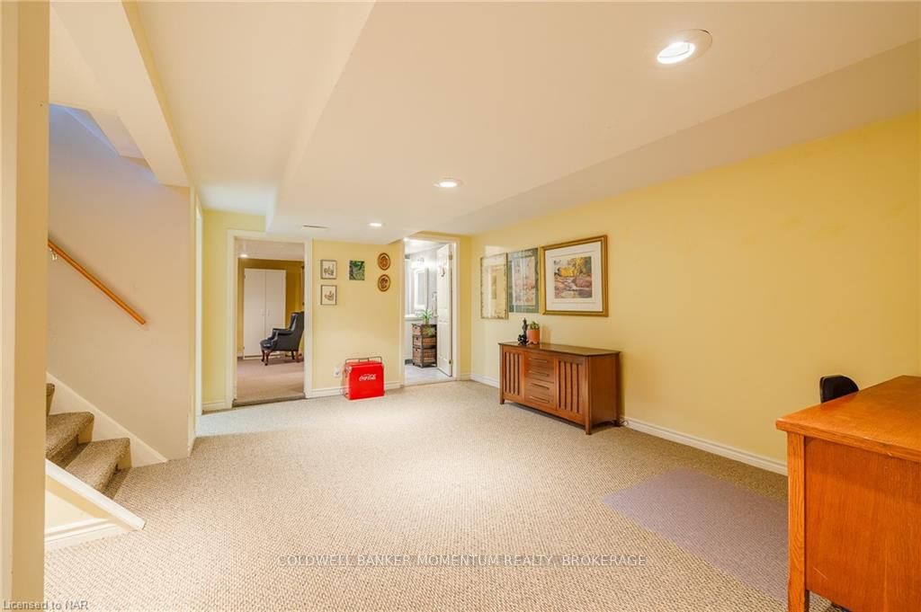 Photo 22 of 18 Alan Cr, Pelham, Fonthill — HOMEH