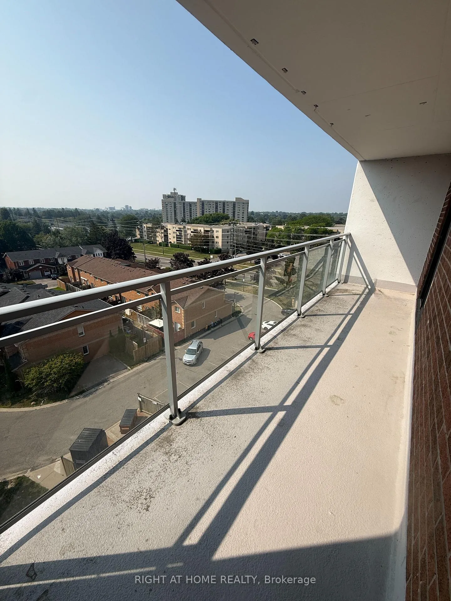 Photo 3 of Unit 708, 855 Wilson Road N, Oshawa, Pinecrest — HOMEH