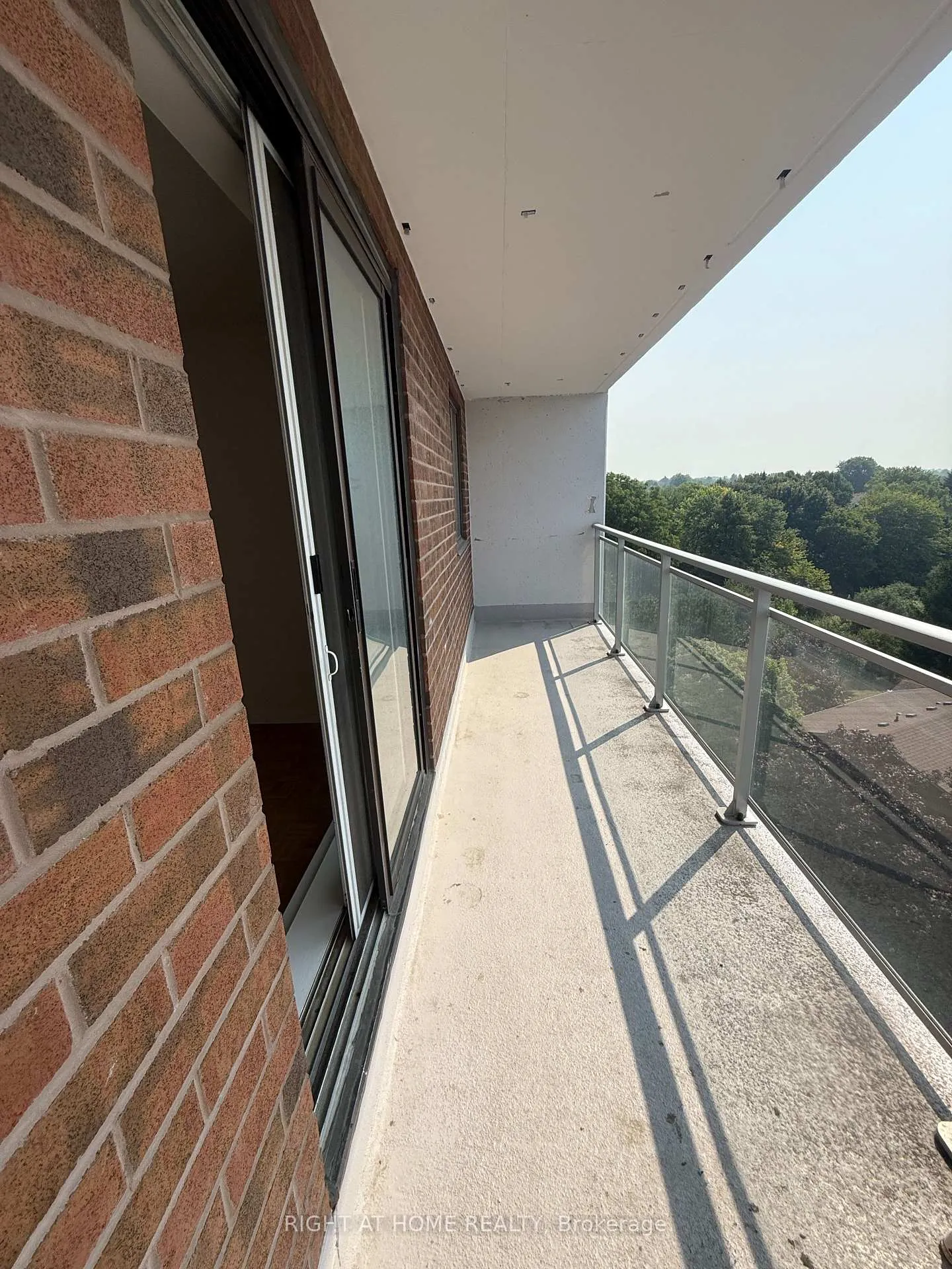 Photo 4 of Unit 708, 855 Wilson Road N, Oshawa, Pinecrest — HOMEH