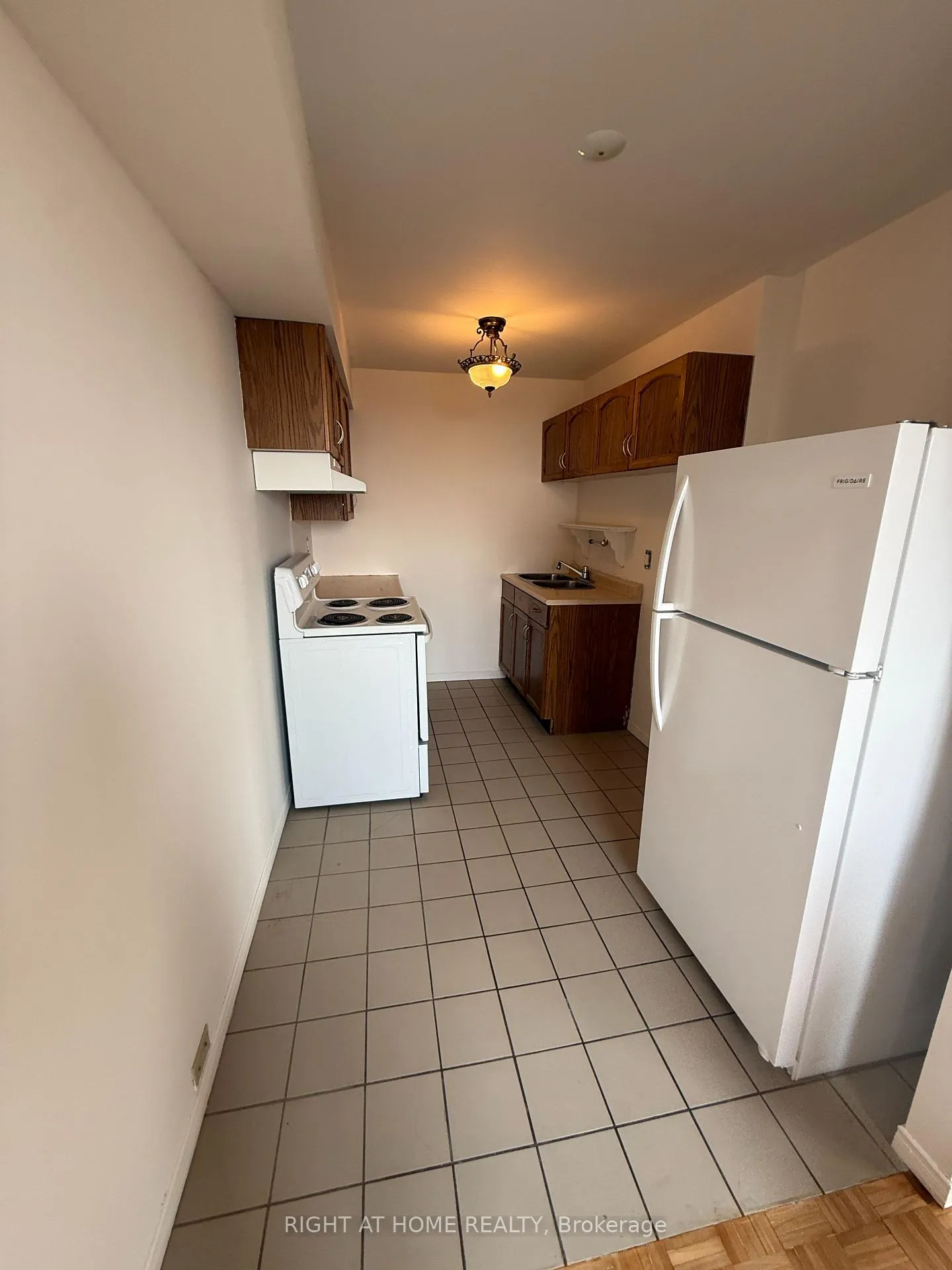 Photo 6 of Unit 708, 855 Wilson Road N, Oshawa, Pinecrest — HOMEH