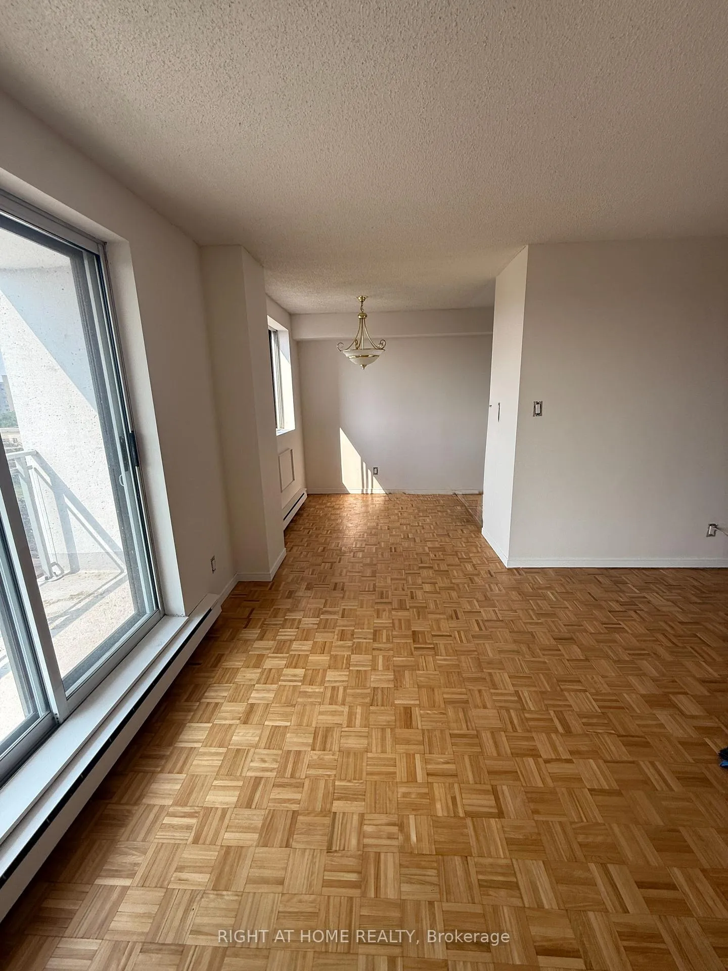 Photo 8 of Unit 708, 855 Wilson Road N, Oshawa, Pinecrest — HOMEH