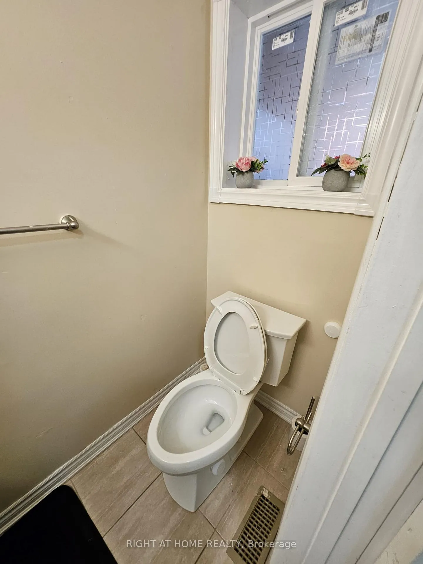 Photo 9 of Unit Main & 2nd Level, 730 Sheppard Avenue, Pickering, Woodlands — HOMEH
