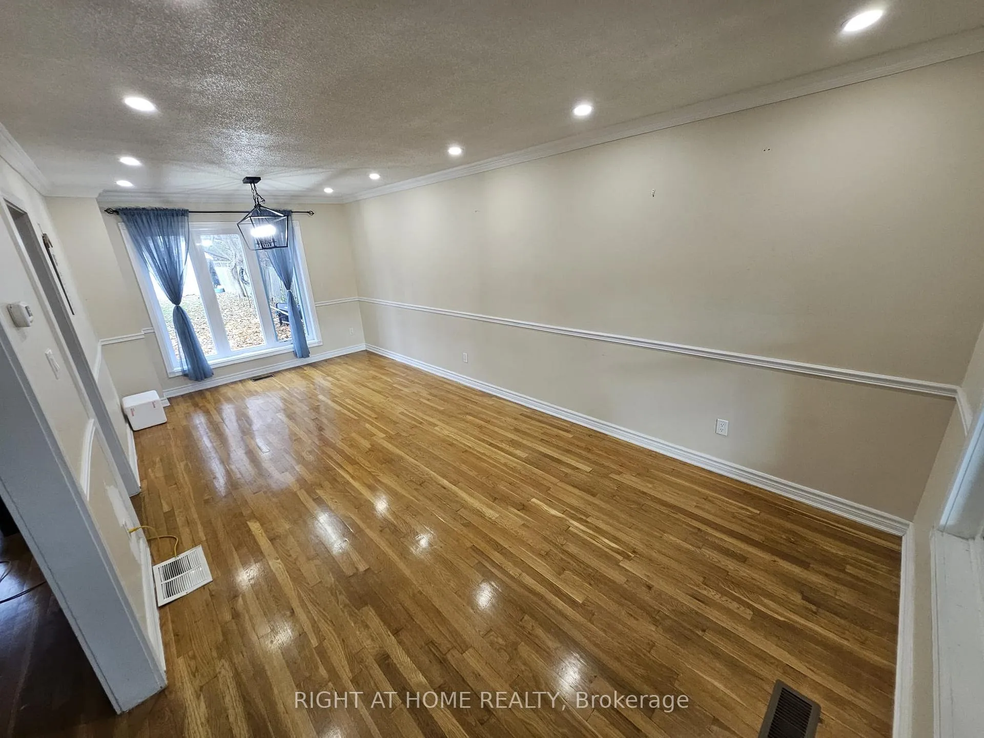Photo 21 of Unit Main & 2nd Level, 730 Sheppard Avenue, Pickering, Woodlands — HOMEH