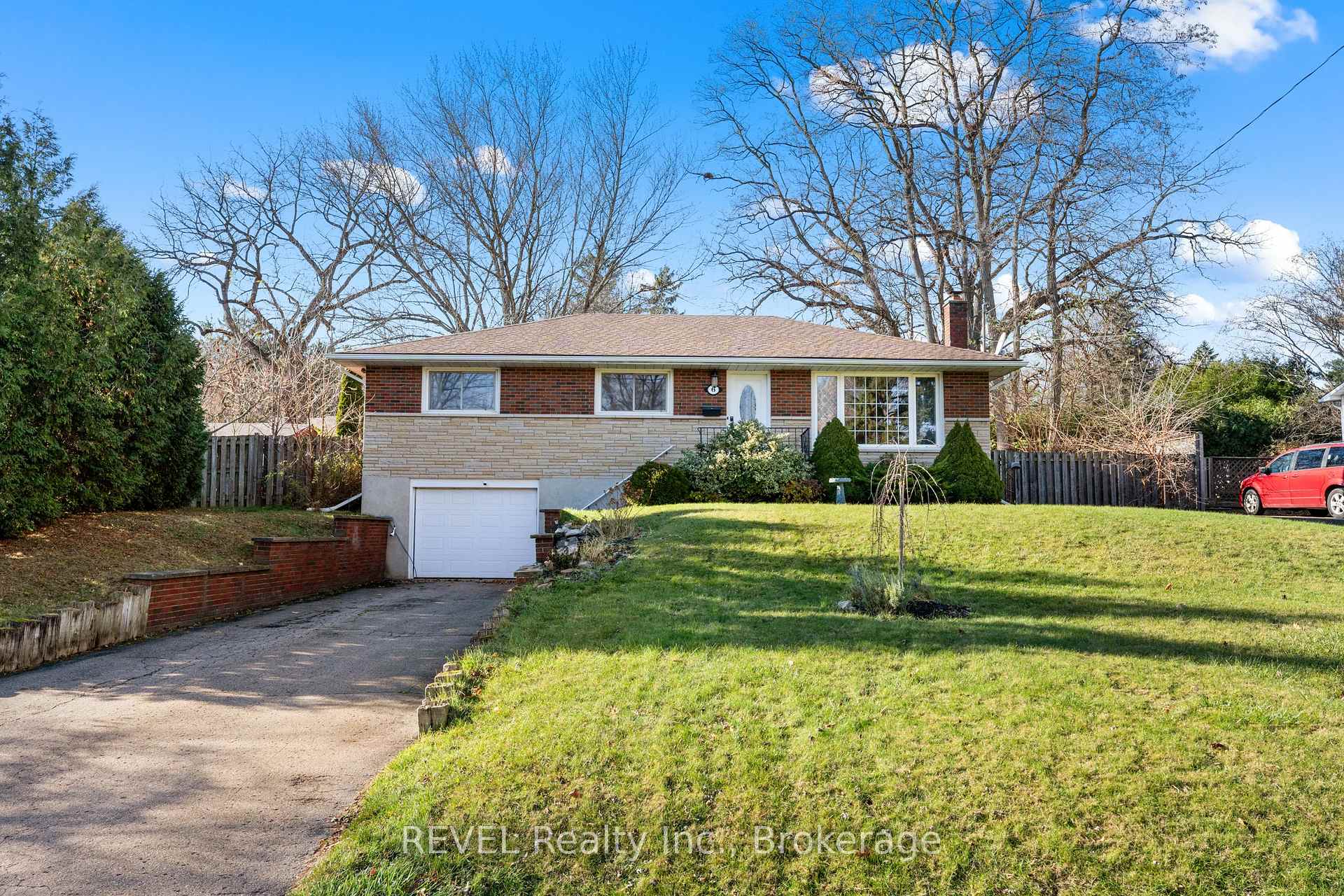 Photo 1 of 6 Stella Street, Pelham, Fonthill — HOMEH