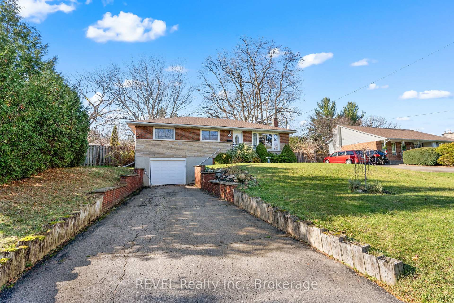 Photo 2 of 6 Stella Street, Pelham, Fonthill — HOMEH