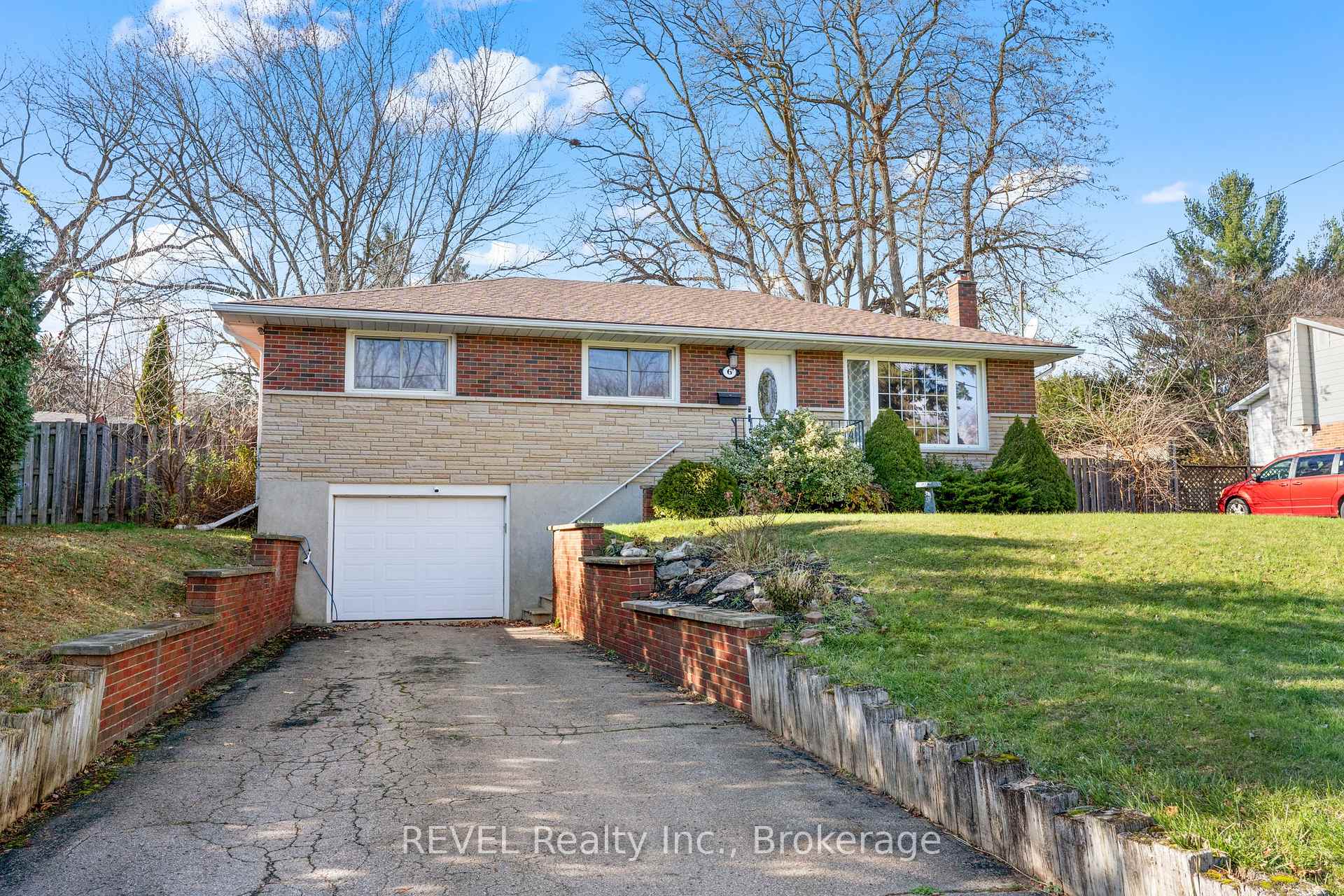 Photo 3 of 6 Stella Street, Pelham, Fonthill — HOMEH