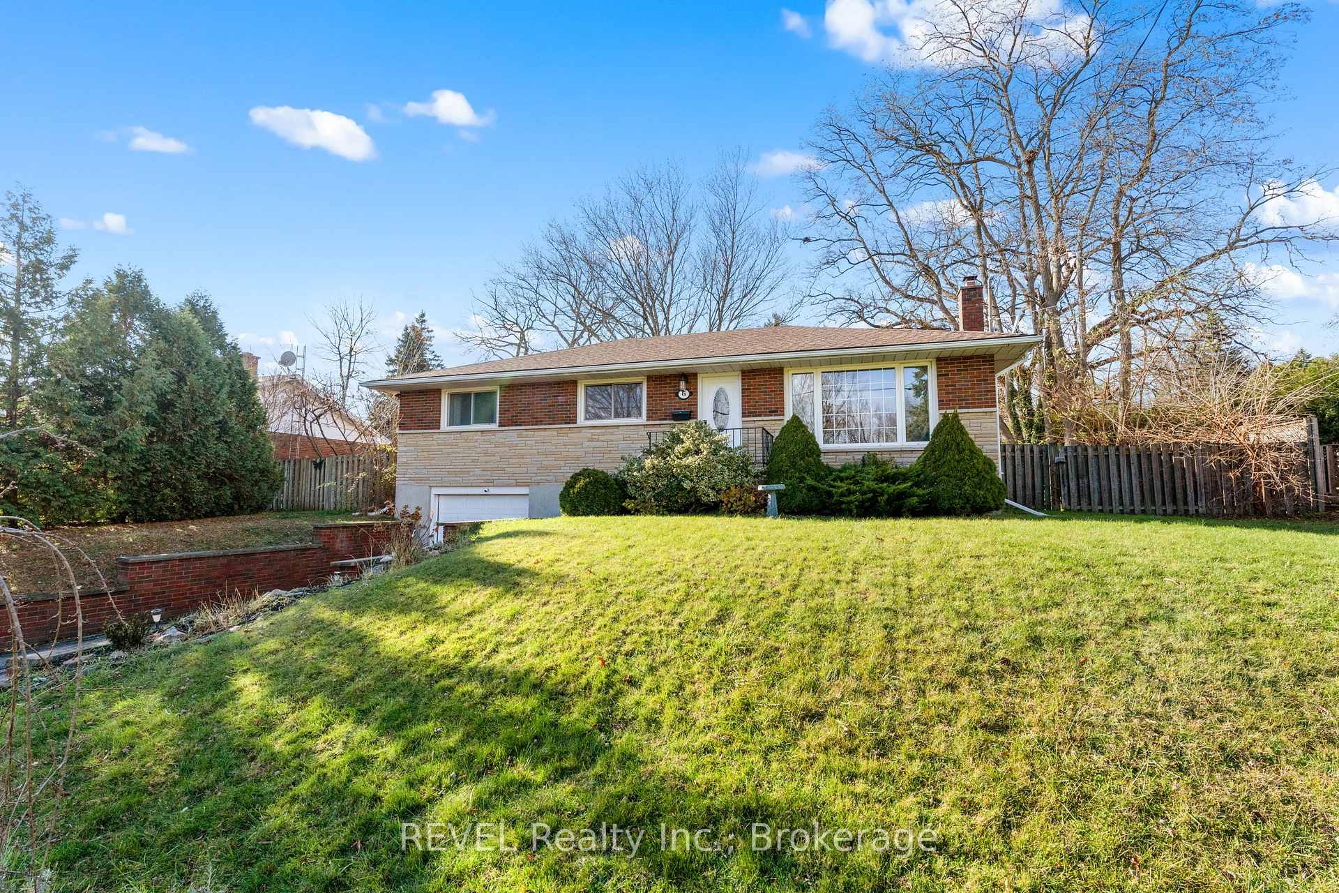 Photo 4 of 6 Stella Street, Pelham, Fonthill — HOMEH