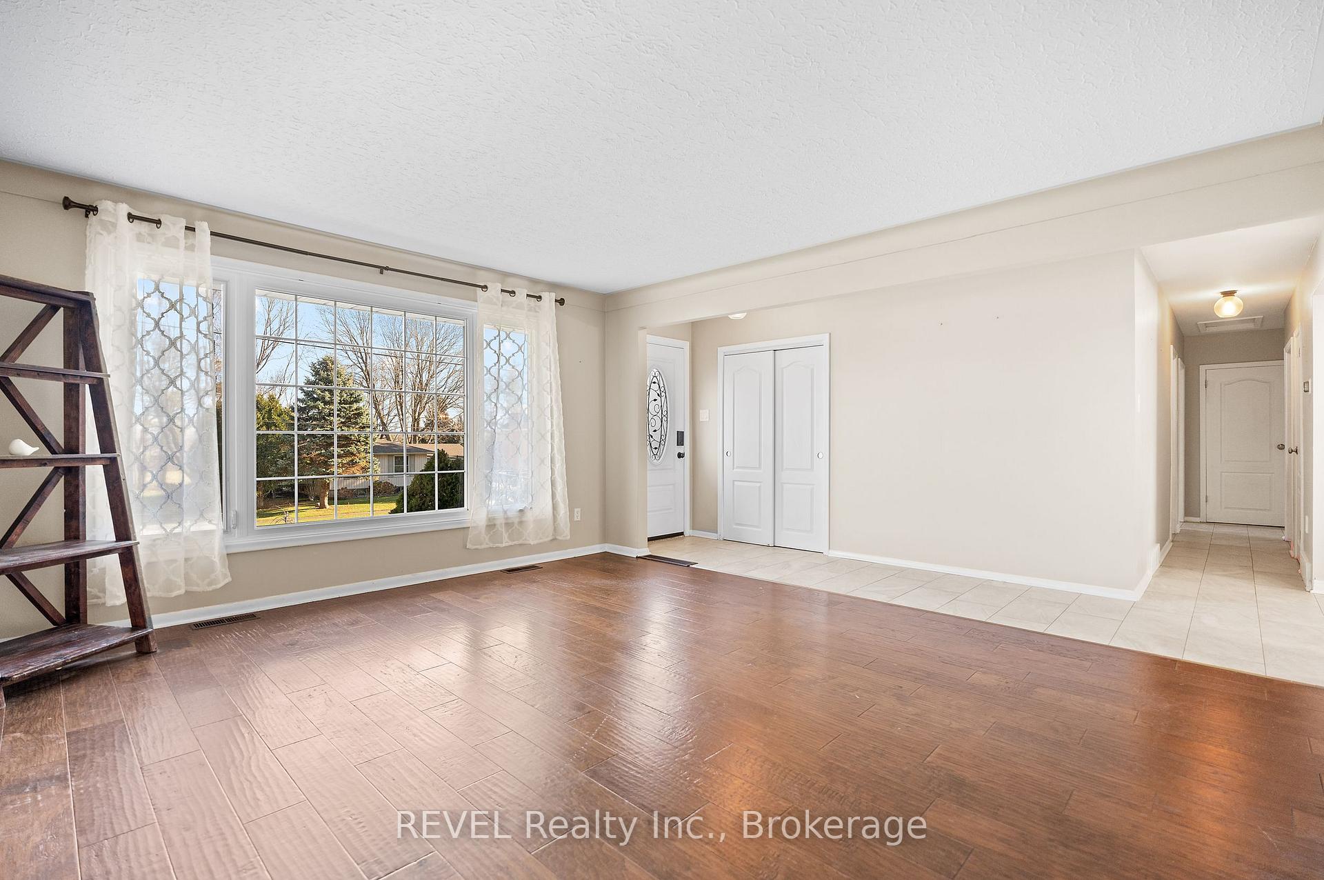Photo 7 of 6 Stella Street, Pelham, Fonthill — HOMEH