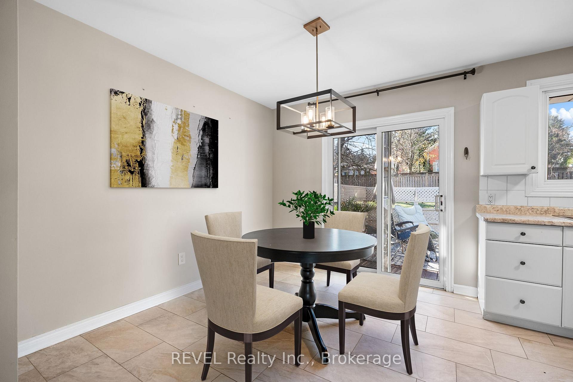 Photo 10 of 6 Stella Street, Pelham, Fonthill — HOMEH