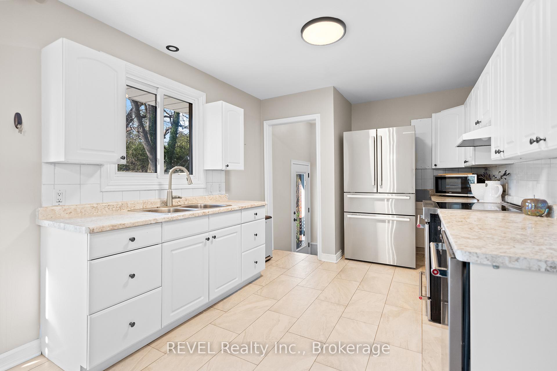 Photo 11 of 6 Stella Street, Pelham, Fonthill — HOMEH