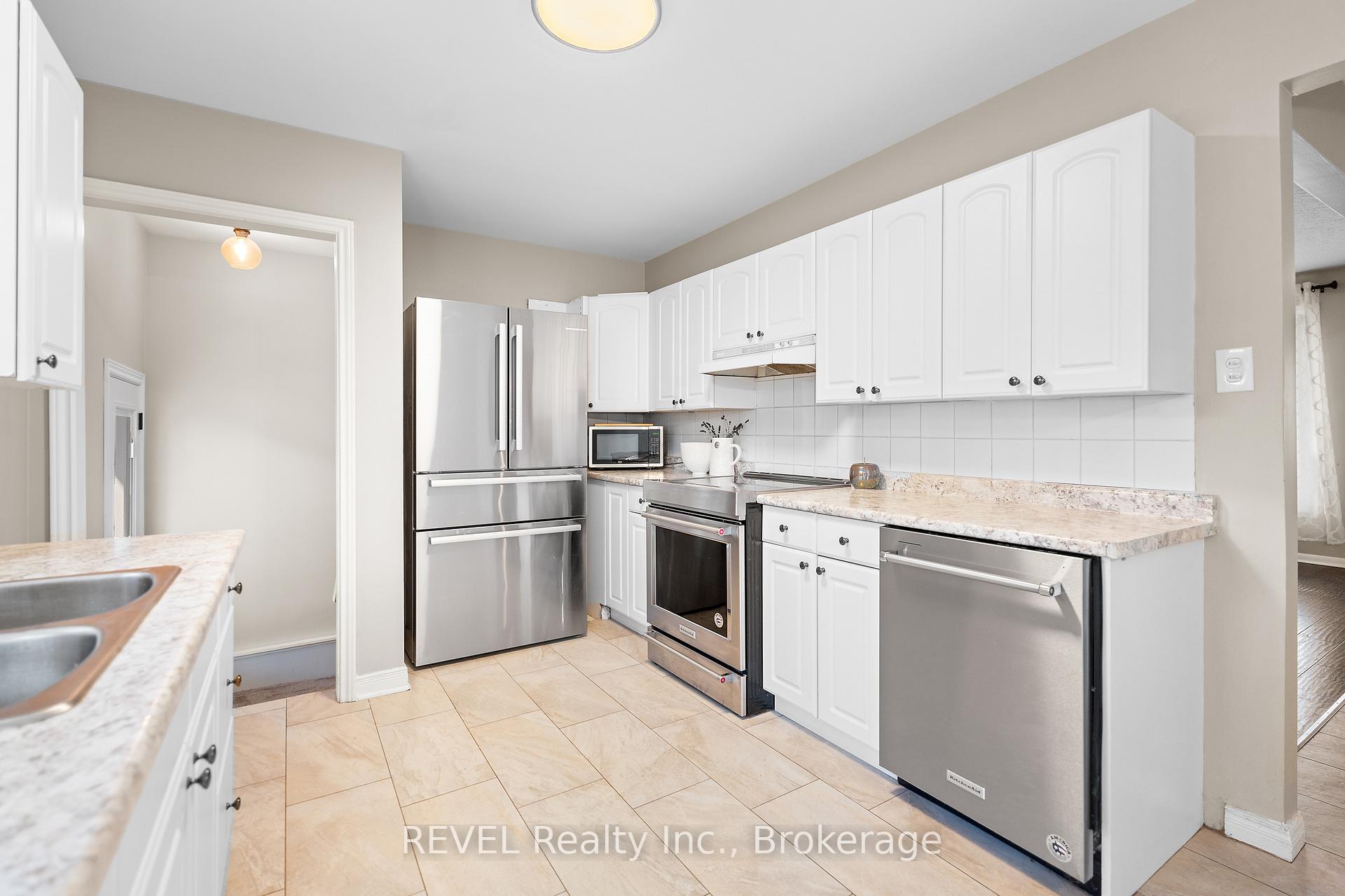 Photo 12 of 6 Stella Street, Pelham, Fonthill — HOMEH