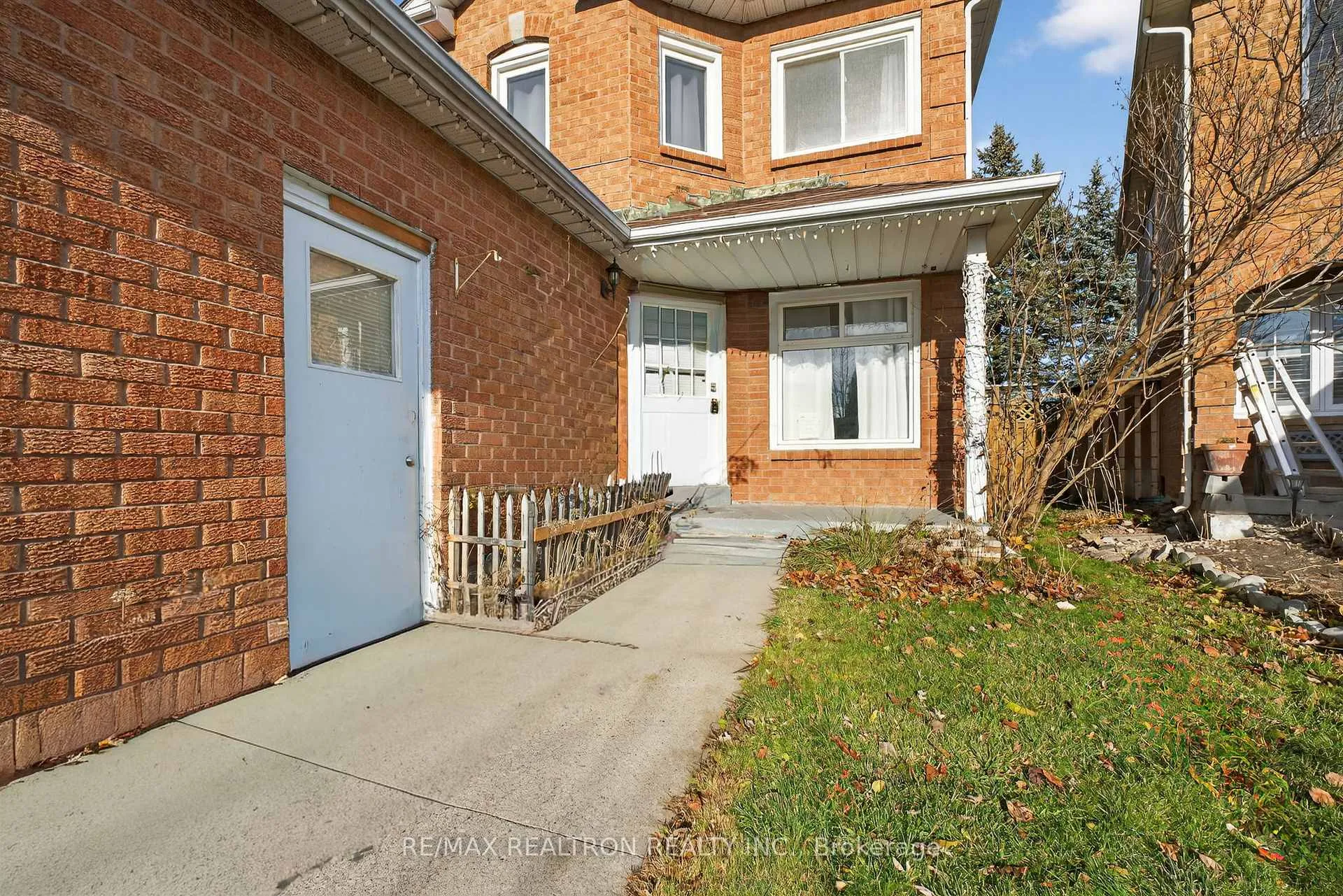 Photo 3 of 1622 Hollyhedge Drive, Pickering, Brock Ridge — HOMEH