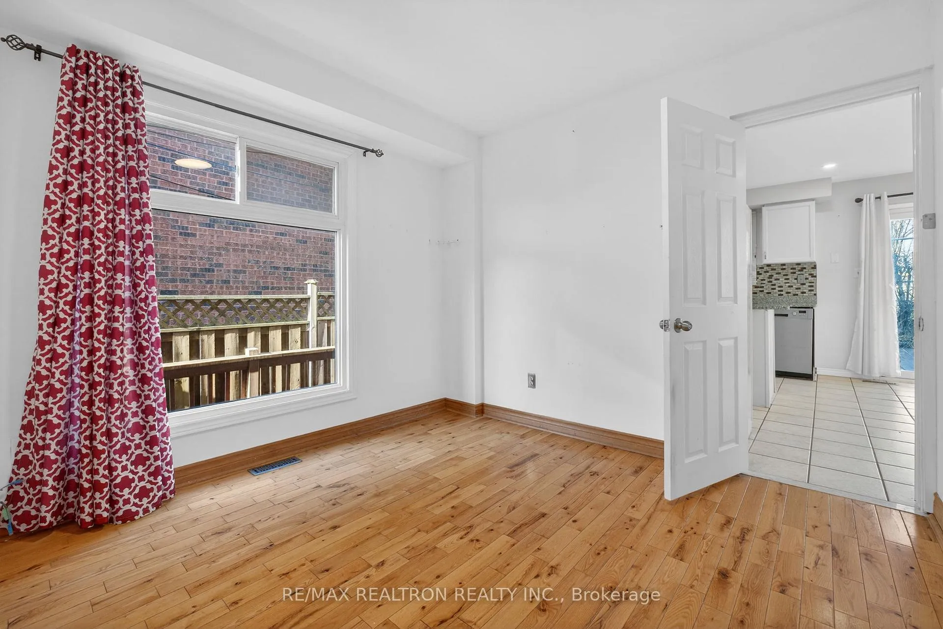 Photo 13 of 1622 Hollyhedge Drive, Pickering, Brock Ridge — HOMEH
