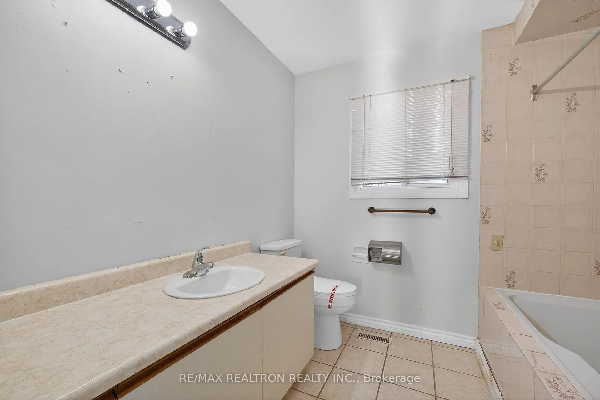 Photo 22 of 1622 Hollyhedge Drive, Pickering, Brock Ridge — HOMEH